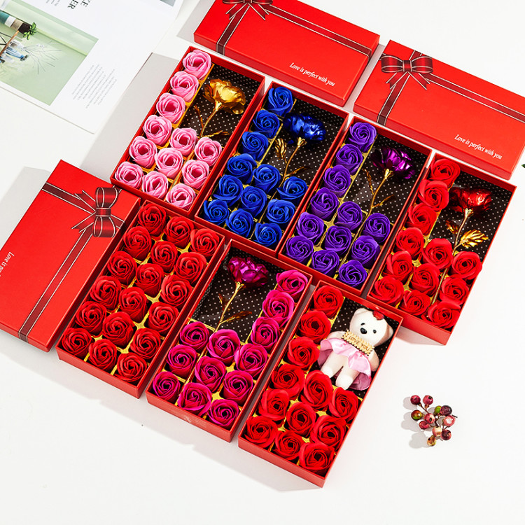 A creative gift box for the Qixi Festival, featuring 12 gold foil rose soap flowers in the bear style Item Picture