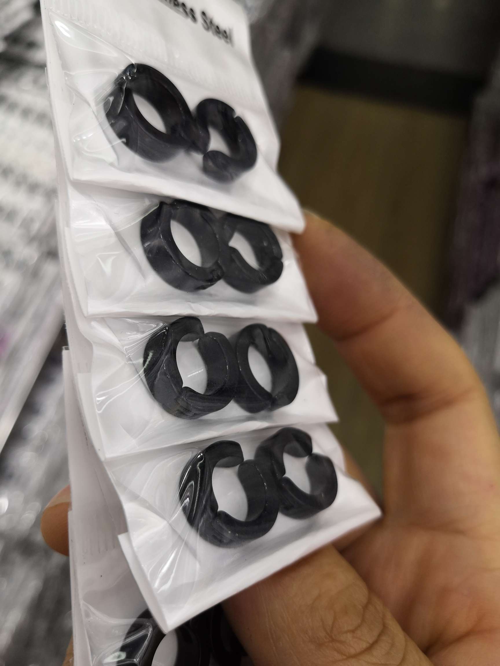Black ear clips for men details Picture