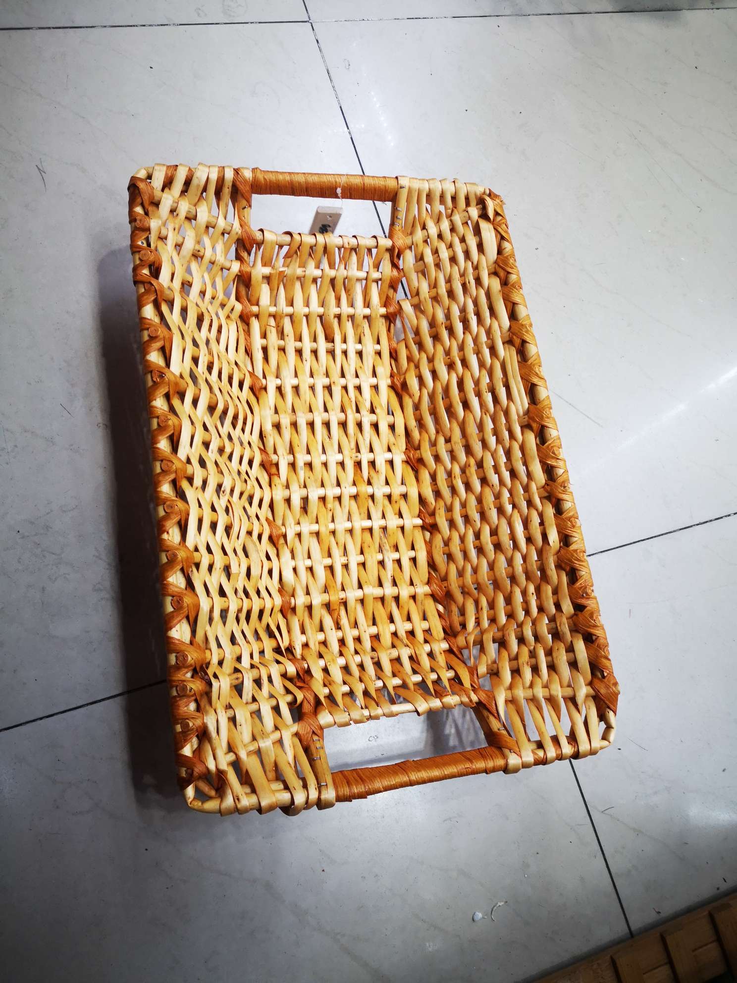 Wicker products, hand-held baskets, handicrafts, gold baskets