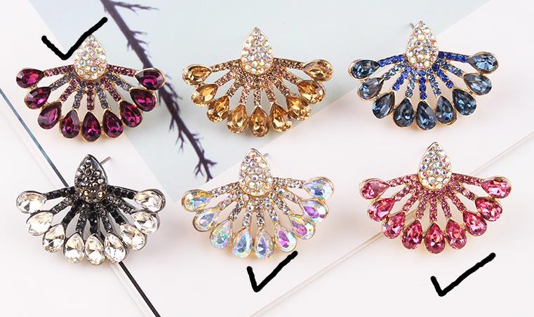 The new style style all matching scalloped earrings
