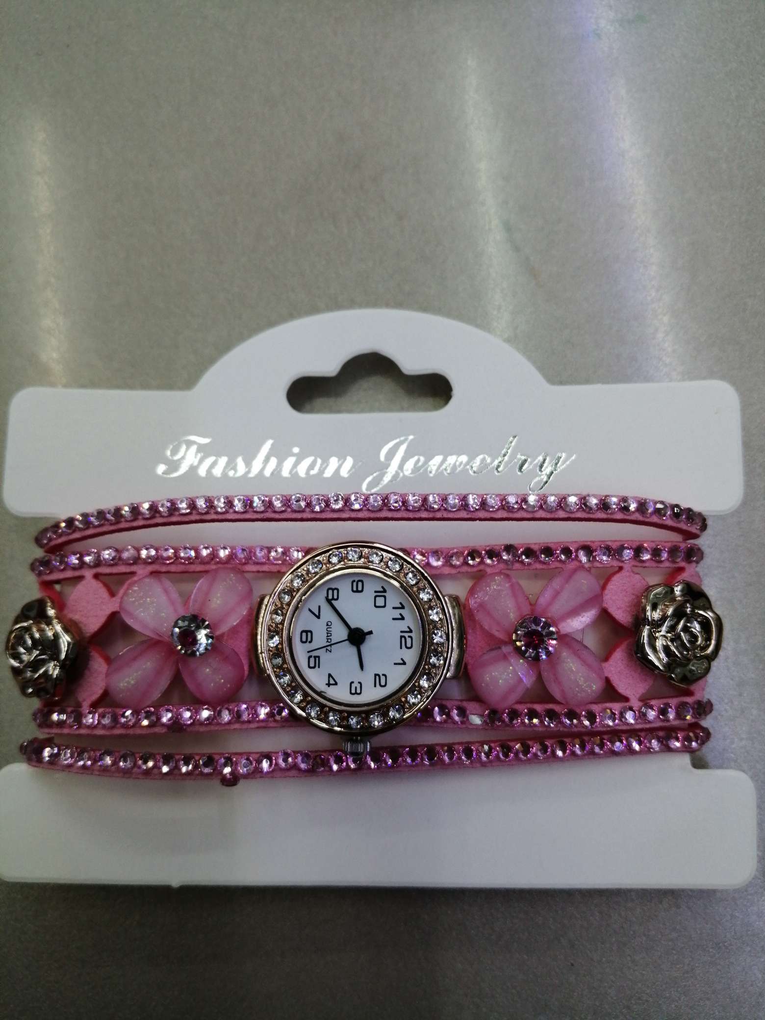 Two-piece collection of watches beloved by women details Picture