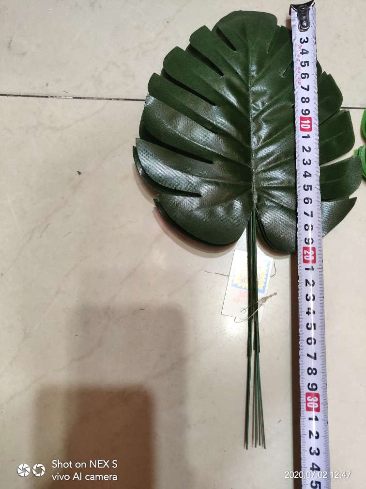 厂家直销价格优惠优质仿真花高中低档清明花手捧花等各种节庆花束配件射骨叶等单叉中号龟贝叶
欢迎新老客户光临细节图