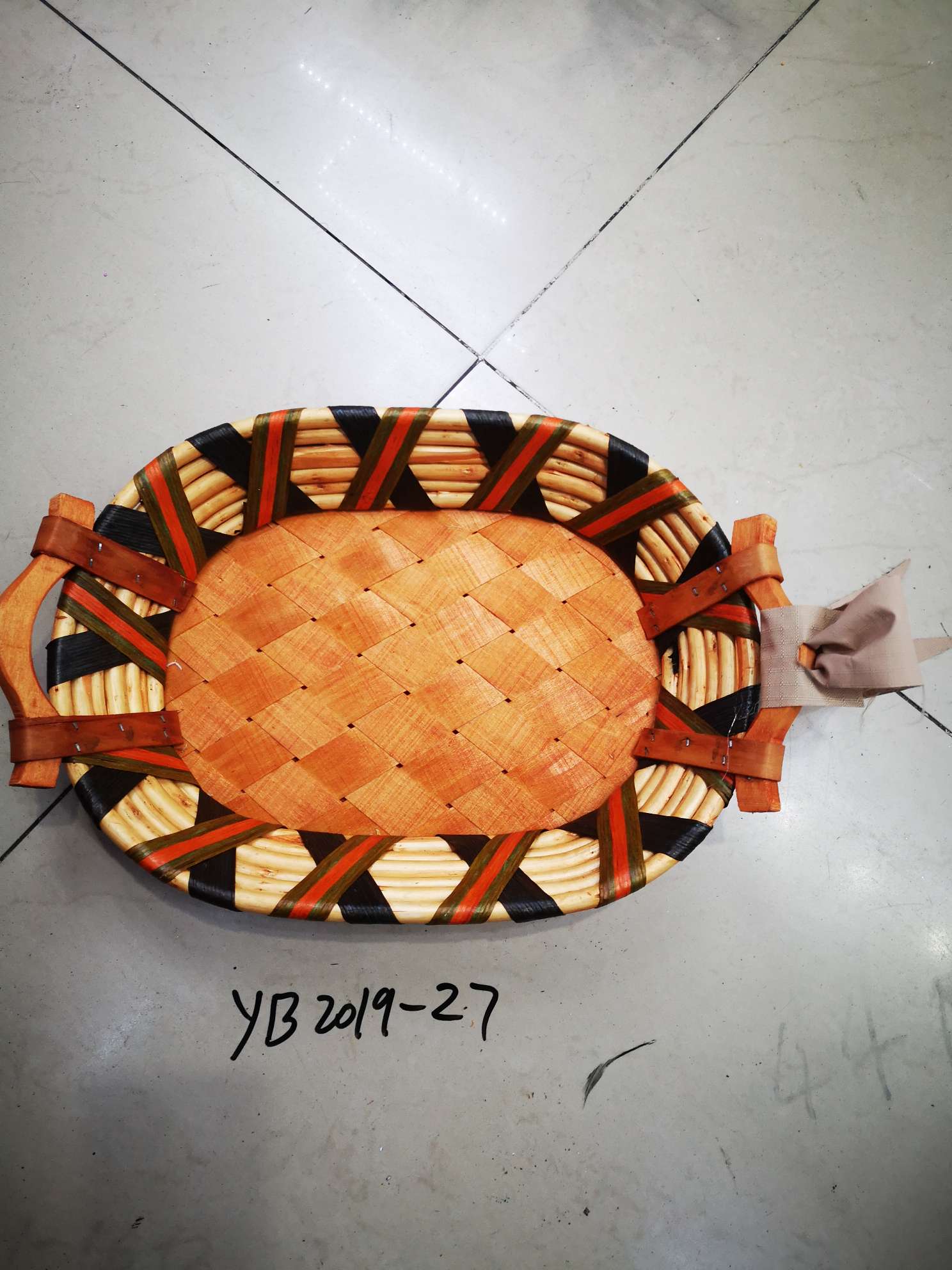 Wicker products, hand-held baskets, handicrafts, and fruit-shaped fruits