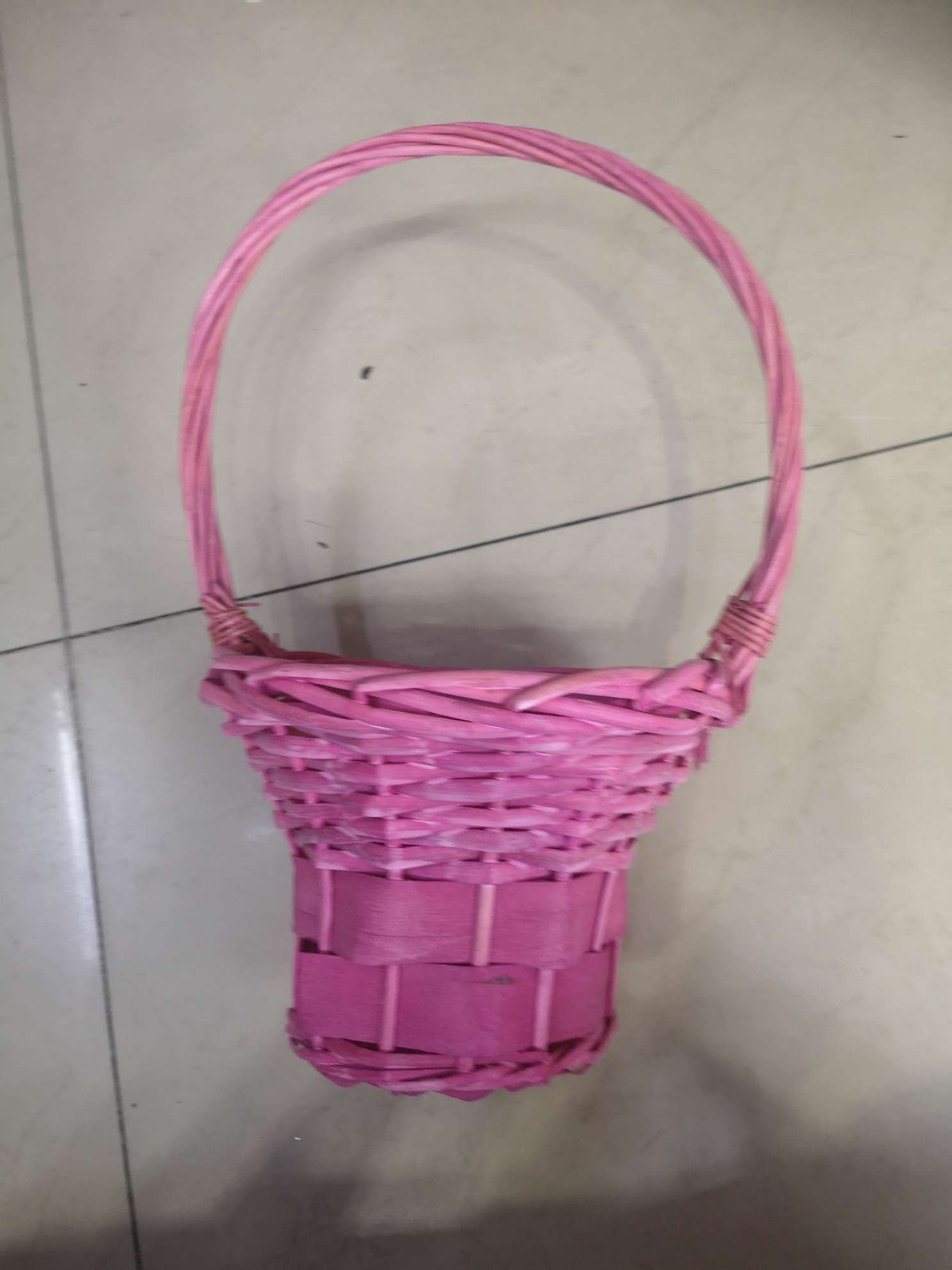 手提插花篮玫红图