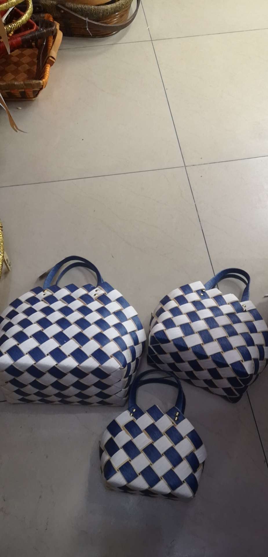 Wicker products, hand-held baskets, handicrafts, handbags