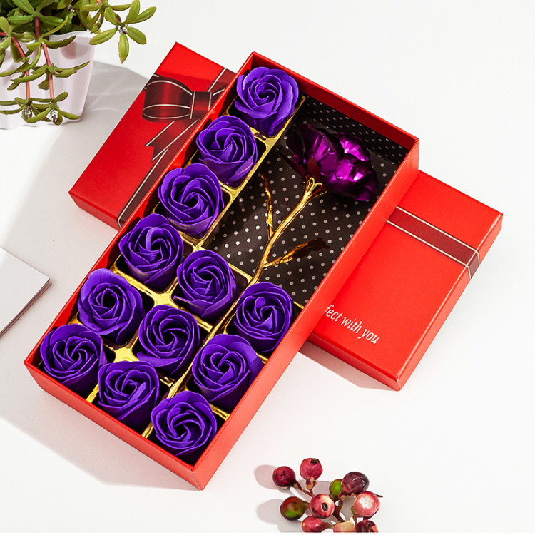 A creative gift box for the Qixi Festival, featuring 12 gold foil rose soap flowers in the bear style details Picture