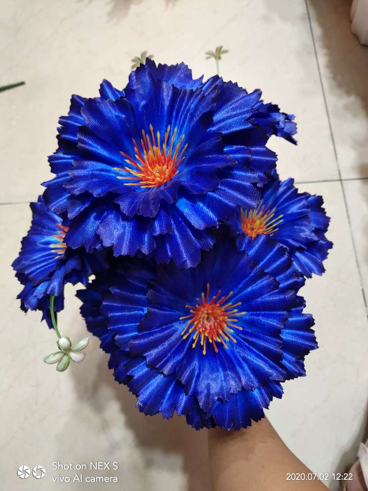 Factory direct sales with favorable prices. High-quality artificial flowers of high, medium and low grades, Qingming flowers, hand-held bouquets and various other festival bouquets. Custom colors available. 7-head glittering bowl flowers. Welcome new and old customers to visit details Picture