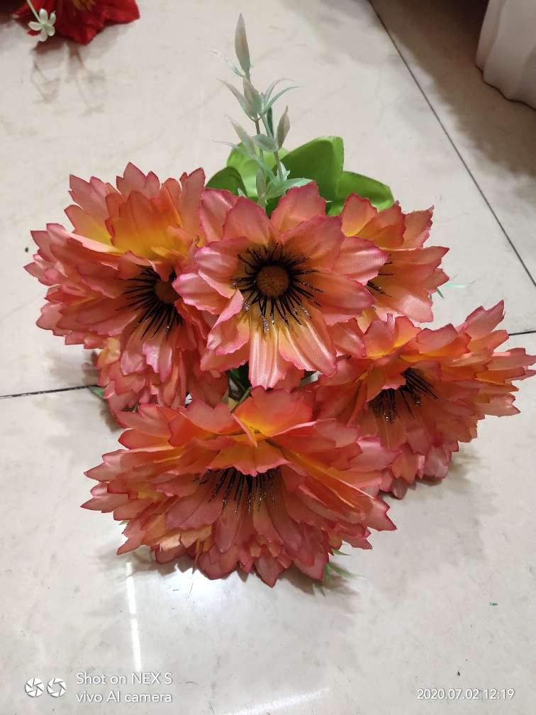 Factory direct sales with favorable prices. High-quality artificial flowers of high, medium and low grades, Qingming flowers, hand-held bouquets and various other festival bouquets, including 7 orchids