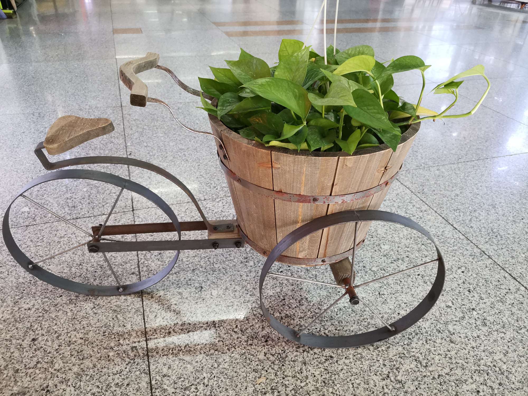 Garden float Solid wood crafts garden decoration Wooden barrel float three-wheel float plant pot
