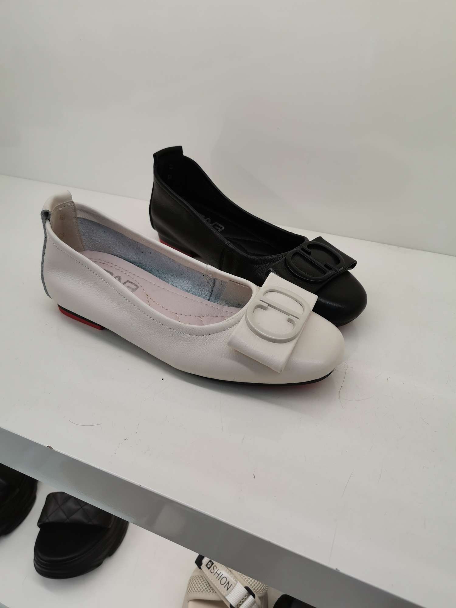 Early autumn transitional single shoes details Picture