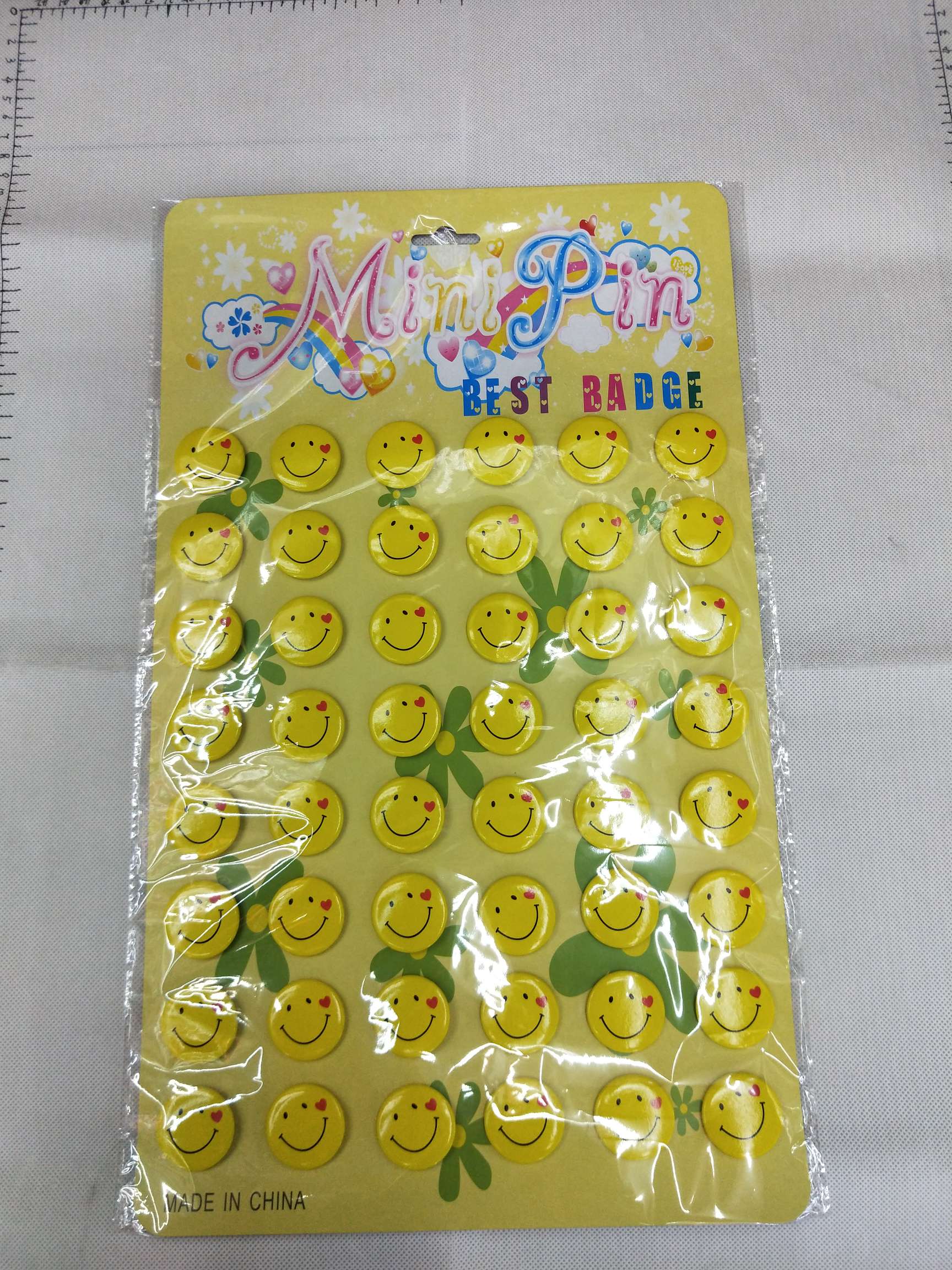 鸟笛/扭扭棒/拼豆/数字变形/遥控机器狗产品图