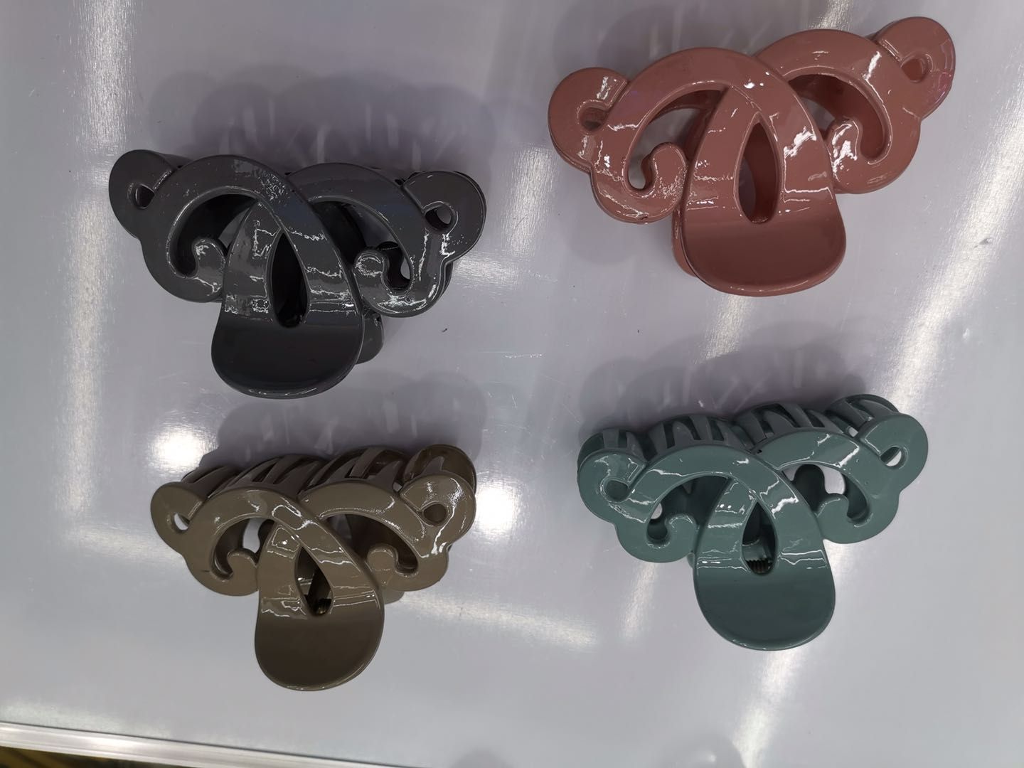 Round treasure 8 cm claws details Picture