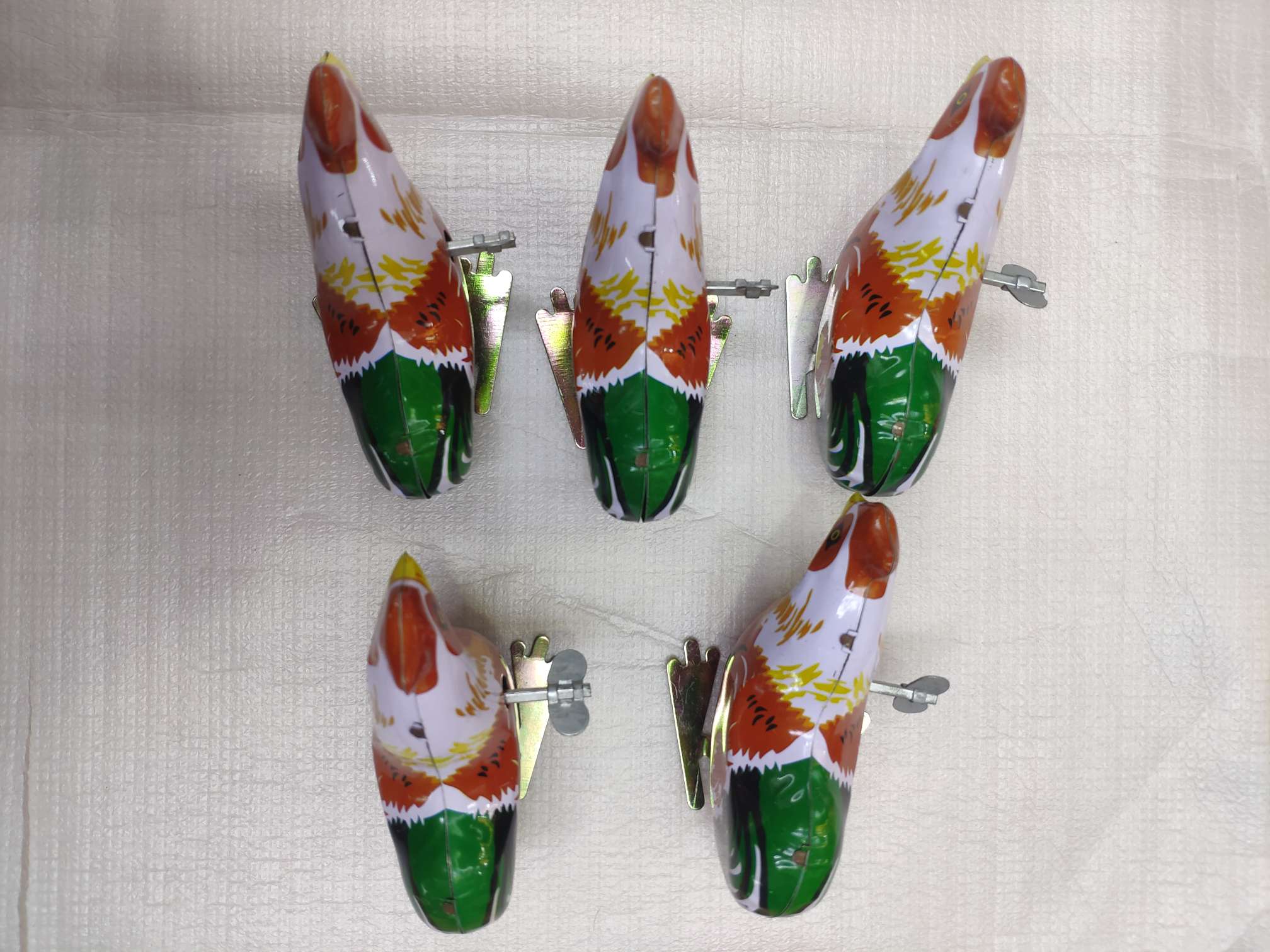 Nostalgic and retro pure handcrafted tin strip Rooster, Jumping Rooster, 80s generation tin toy collection, Douyin same style Application Scenario