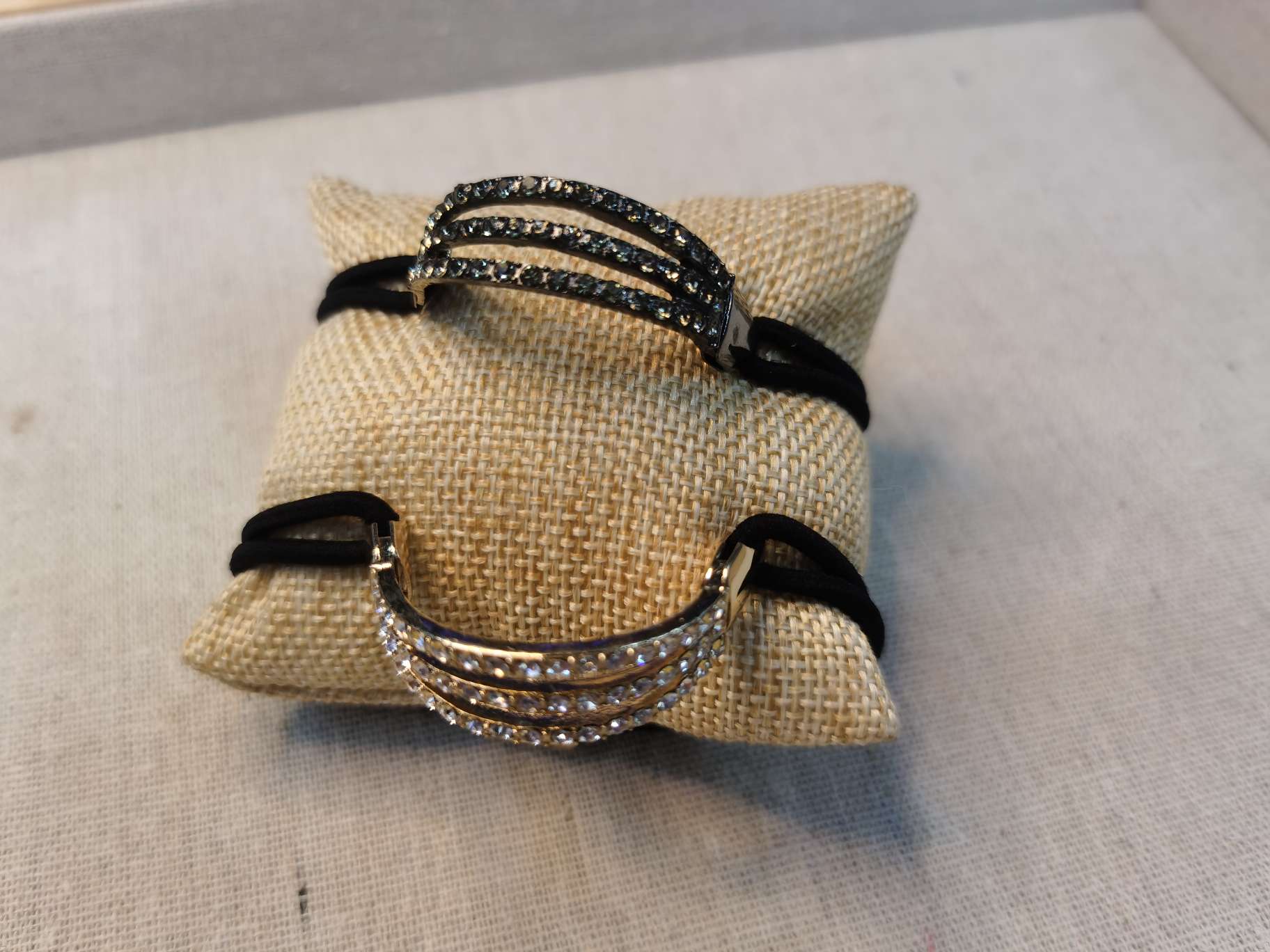 三排隔开钻白底实物图