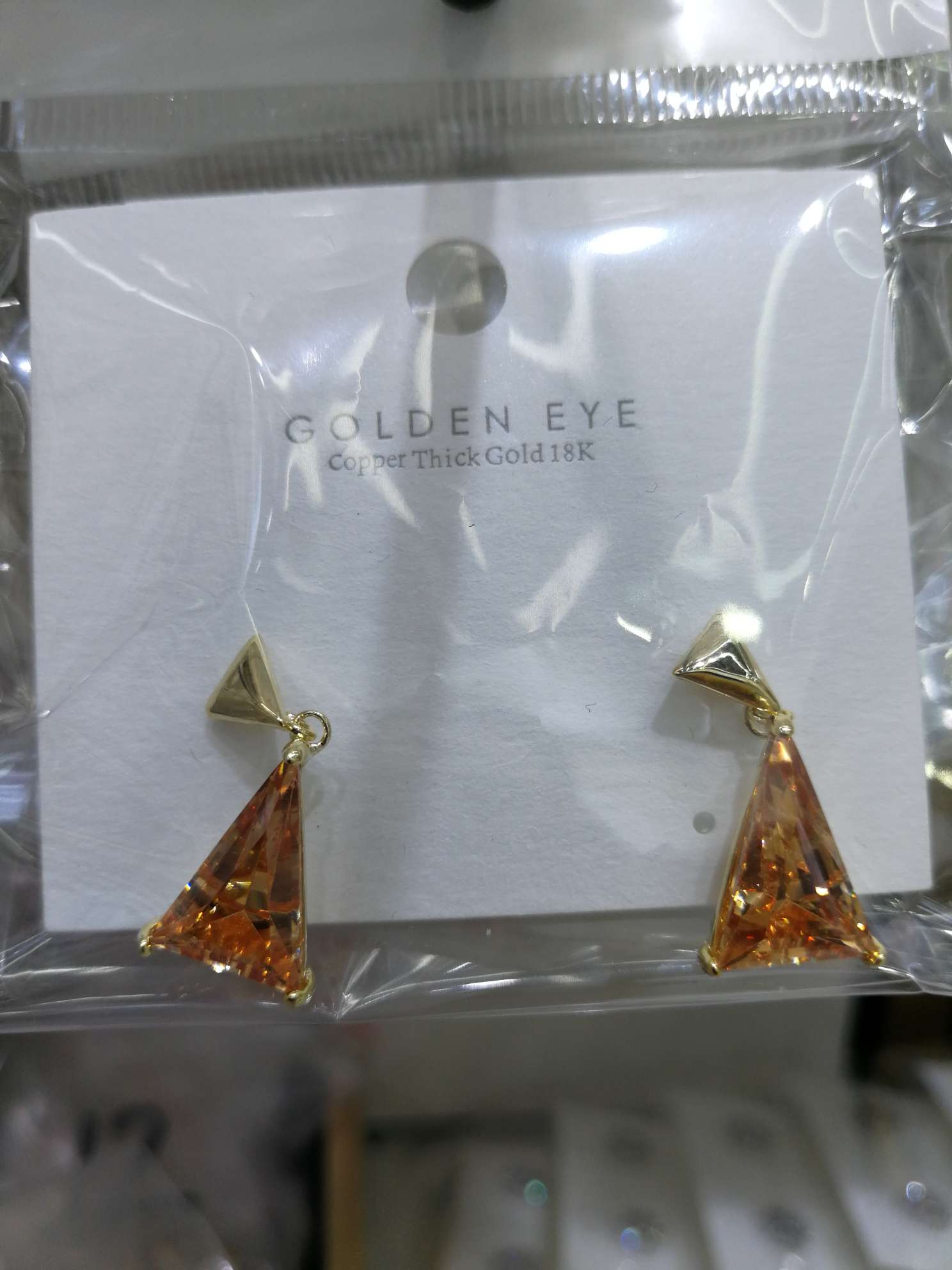Triangular ear needle thumbnail