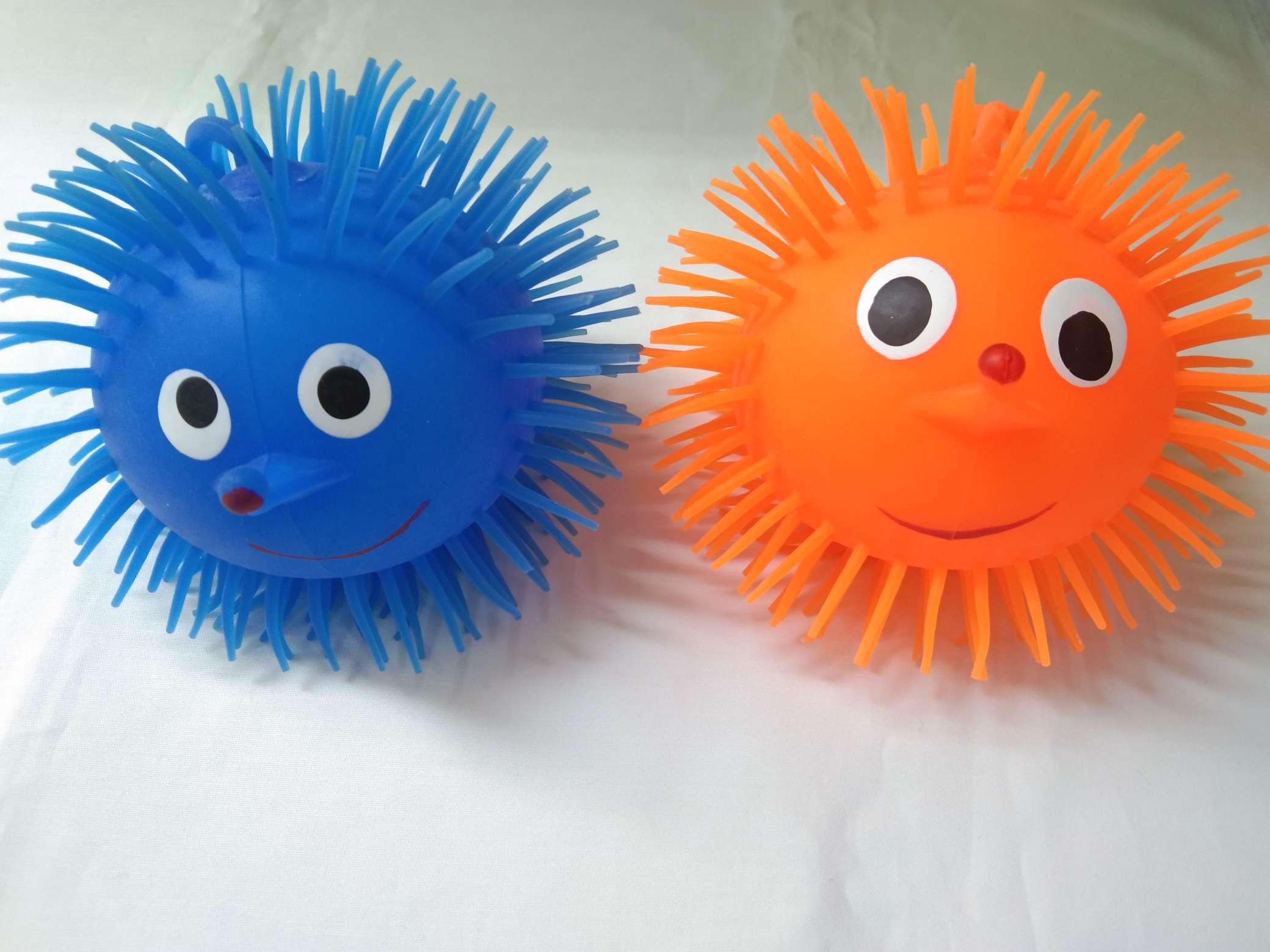 40g鼻子笑脸球带灯毛毛球厂家直销01