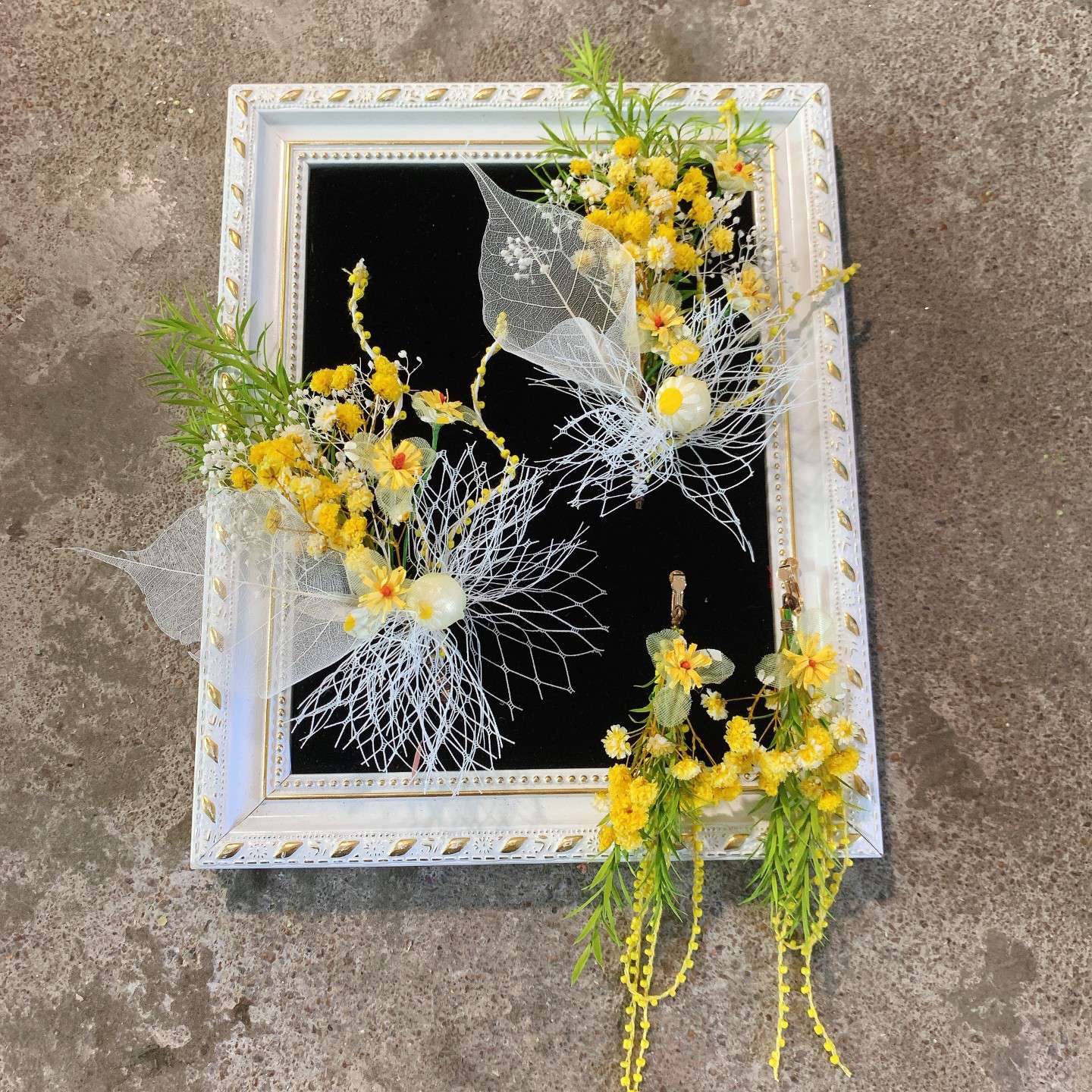 The bride's tiara is yellow thumbnail