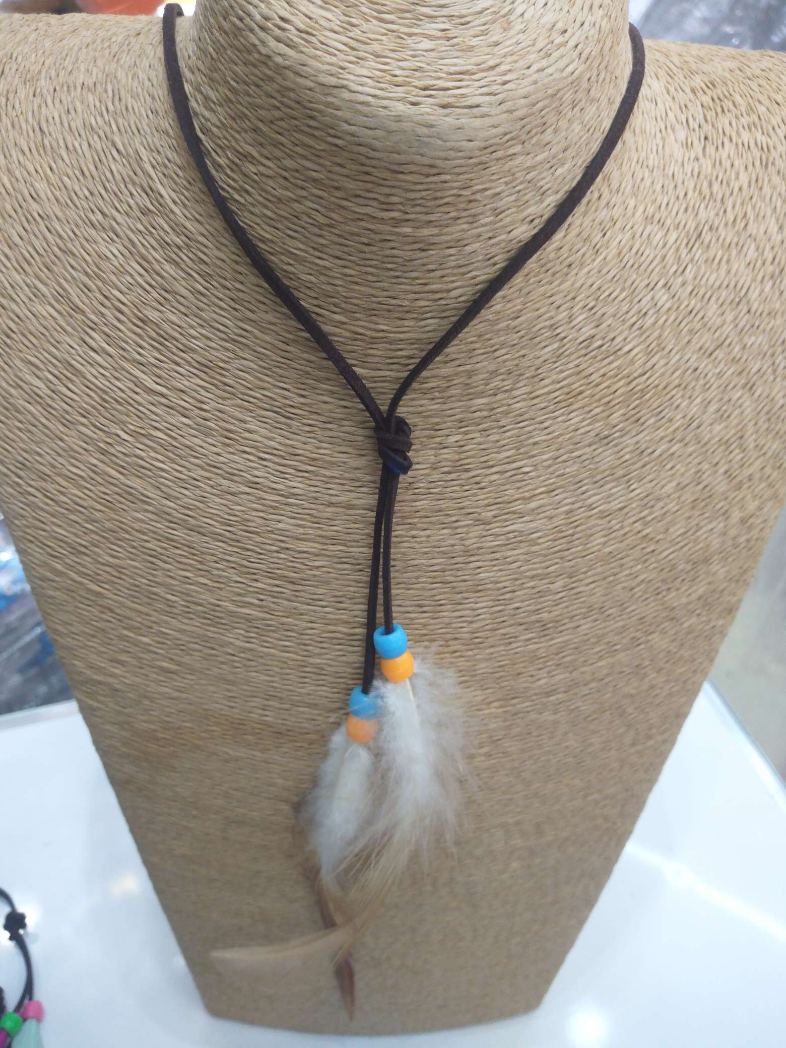 Bohemian-style necklaces are popular in Europe and America. 4