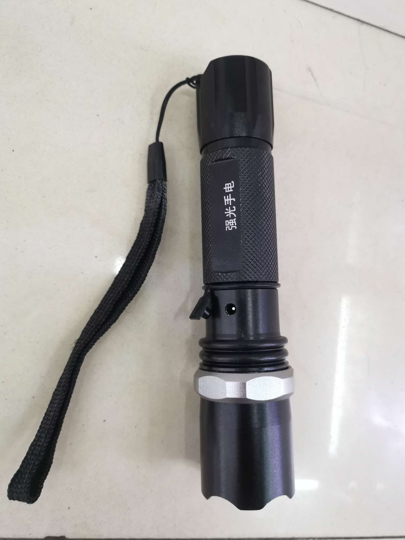 美斯乐强光手电076调焦距充电便携经典款手电细节图