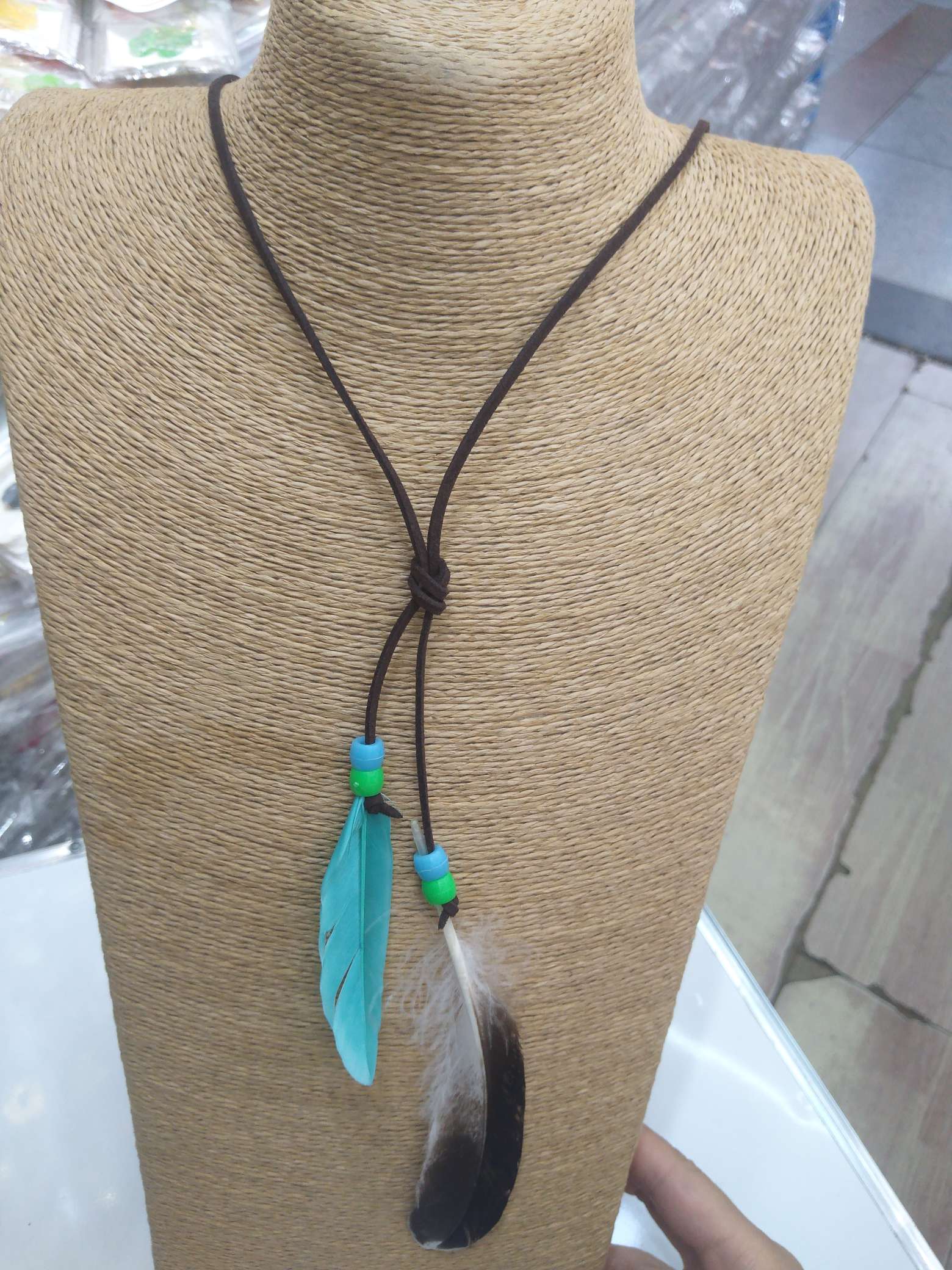 Bohemian-style necklaces are popular in Europe and America. 1