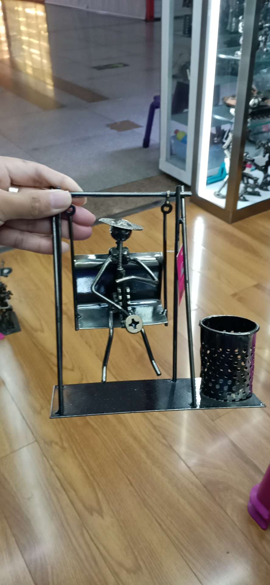 C003 Swing pen holder thumbnail