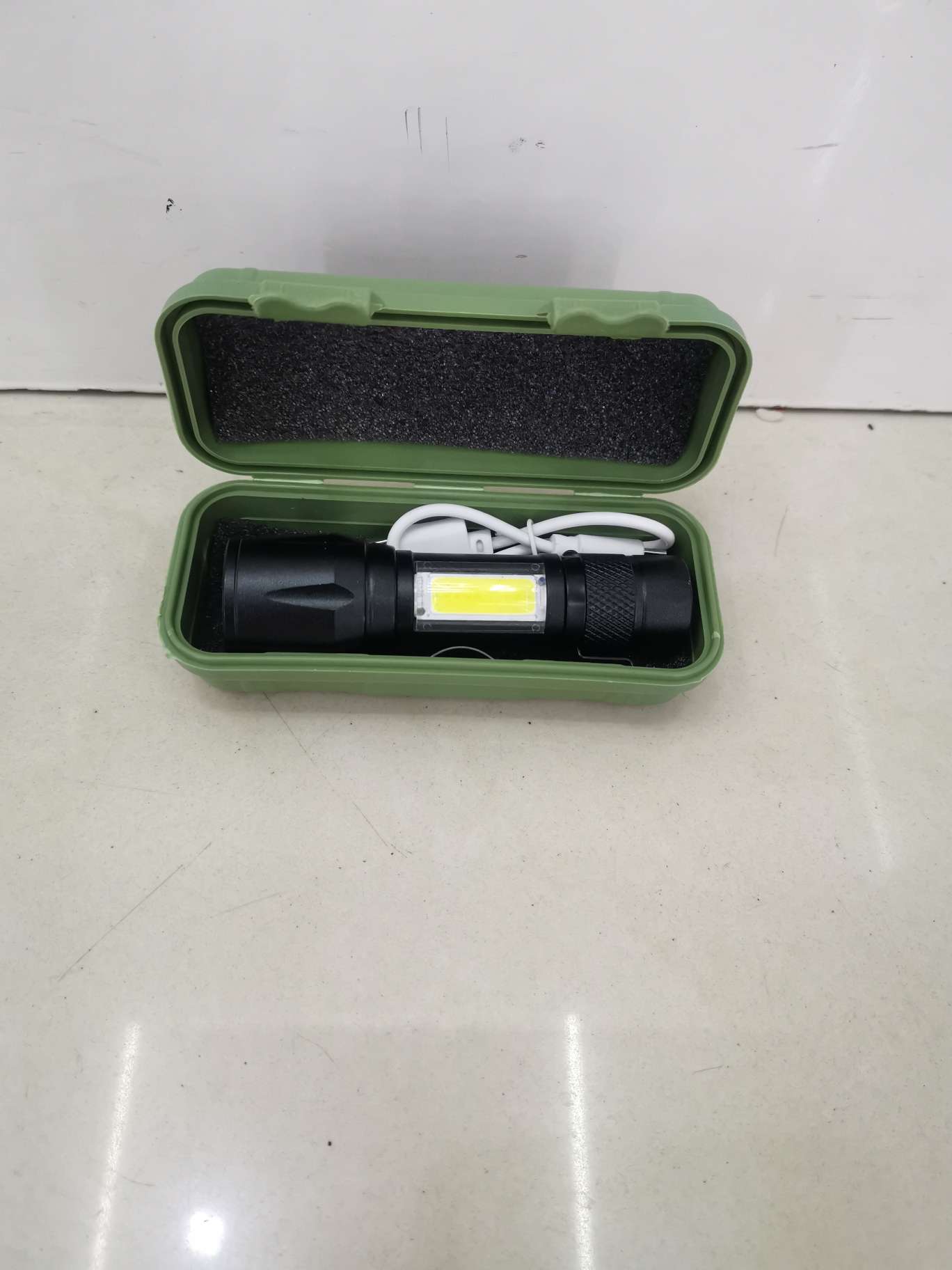 2020爆款USB充电便携COB侧灯小手电产品图