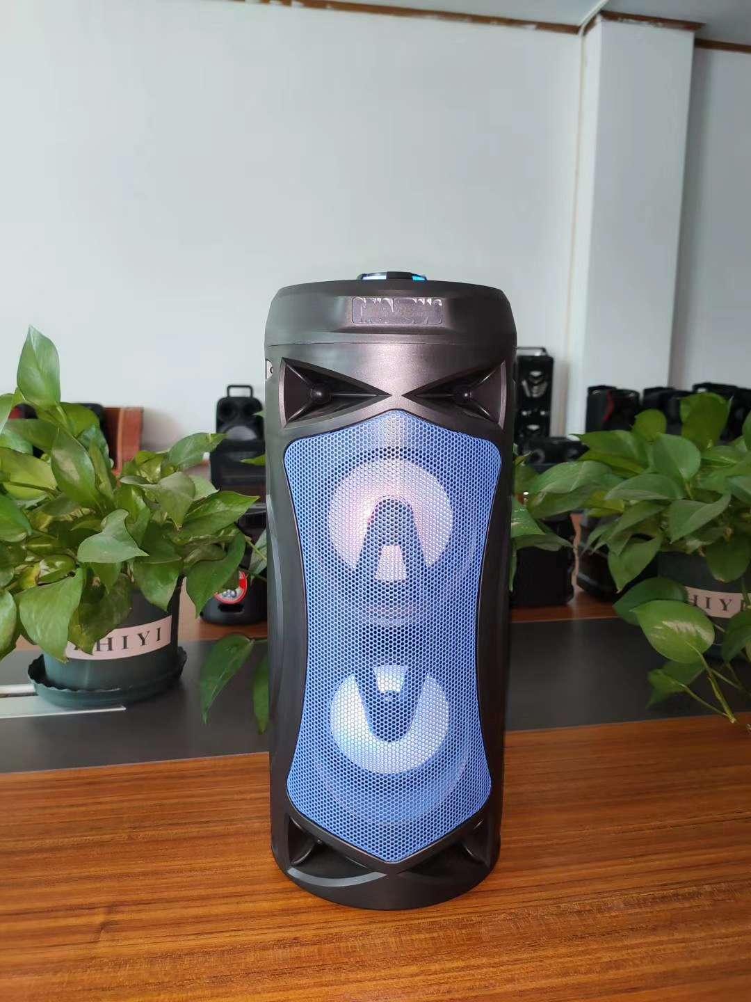 Cylindrical large speaker undefined