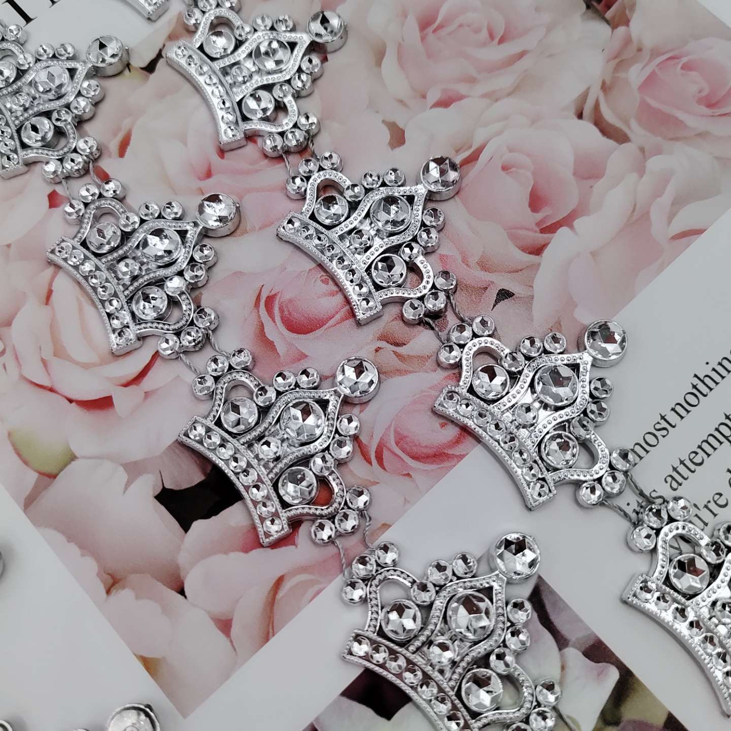 Thread diamonds, row diamonds, stage costume accessories, lace, photo frames, home textile products, craft shoes, etc