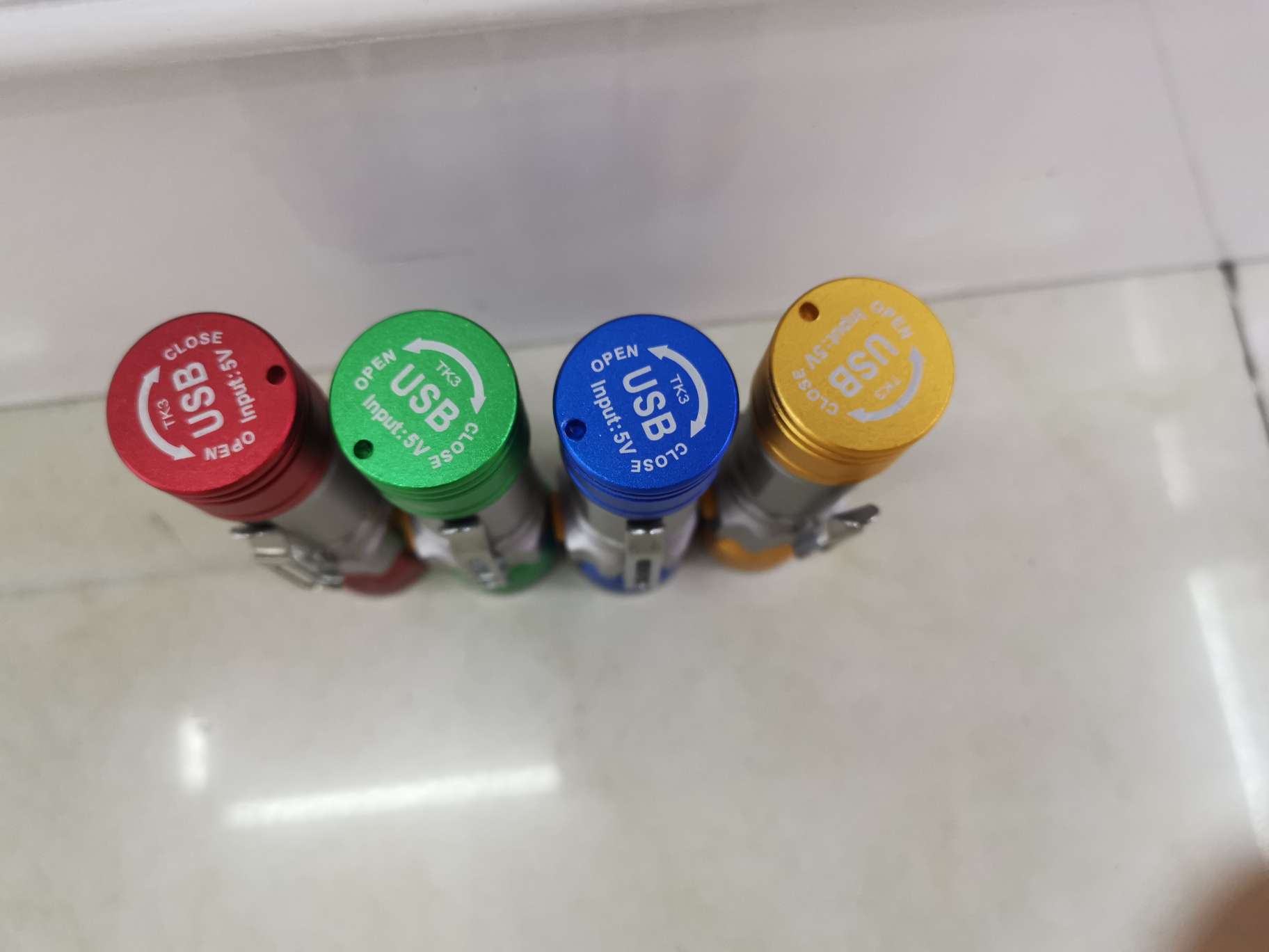 318USB rechargeable aluminum alloy focusing flashlight with multi-color mixing Specification image