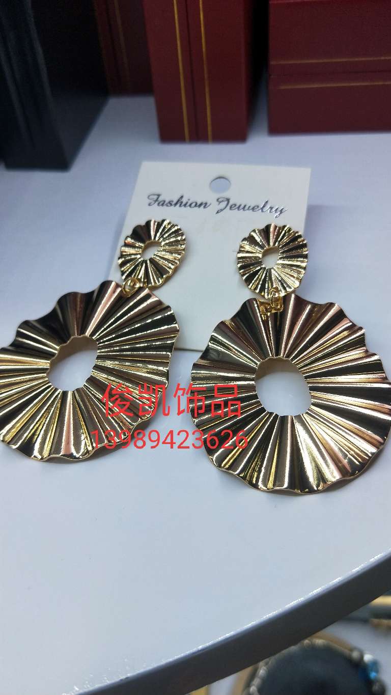 European and American fashion trend large hollow oval embossed star earrings manufacturers direct thumbnail