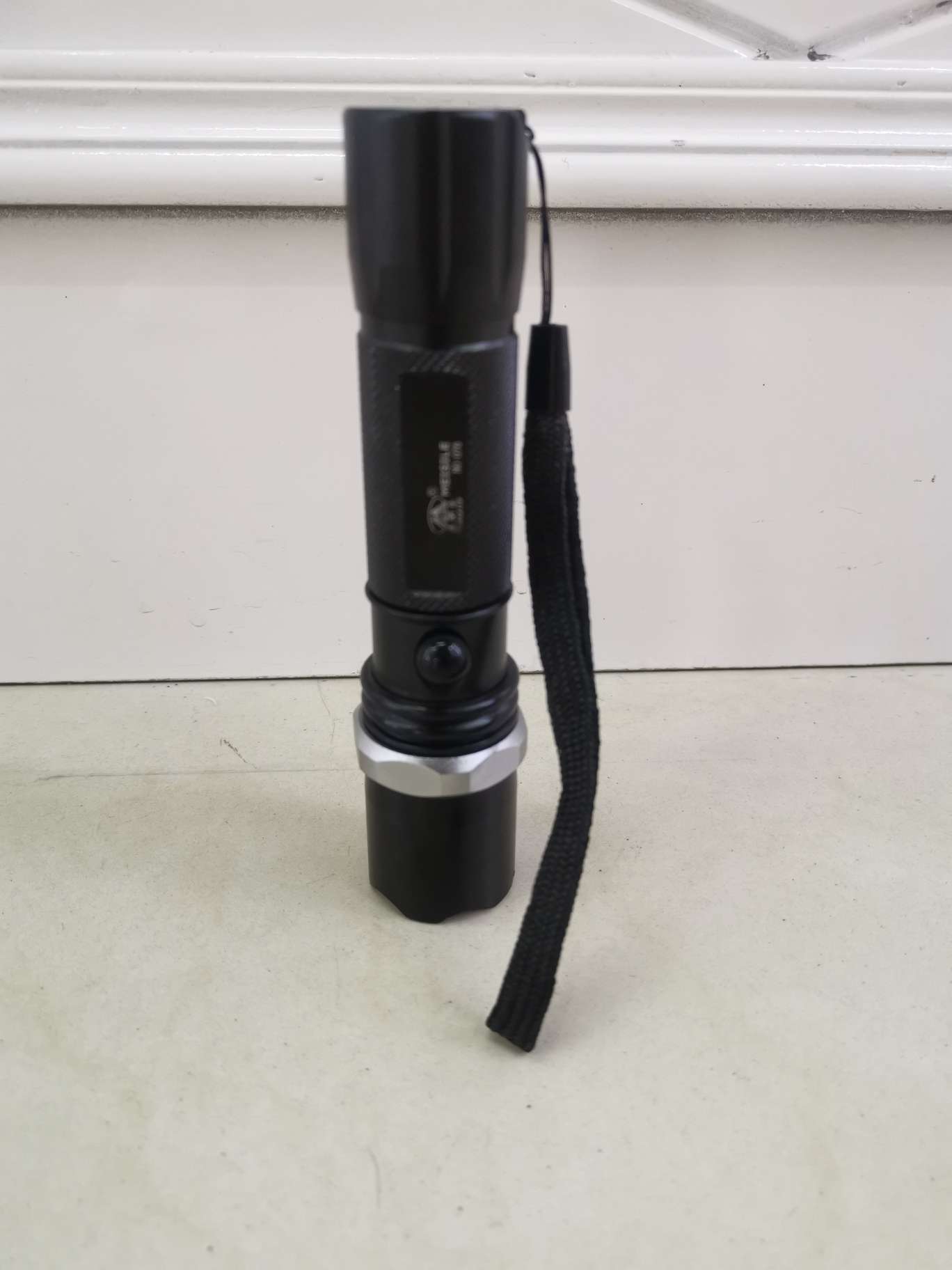 美斯乐强光手电076调焦距充电便携经典款手电