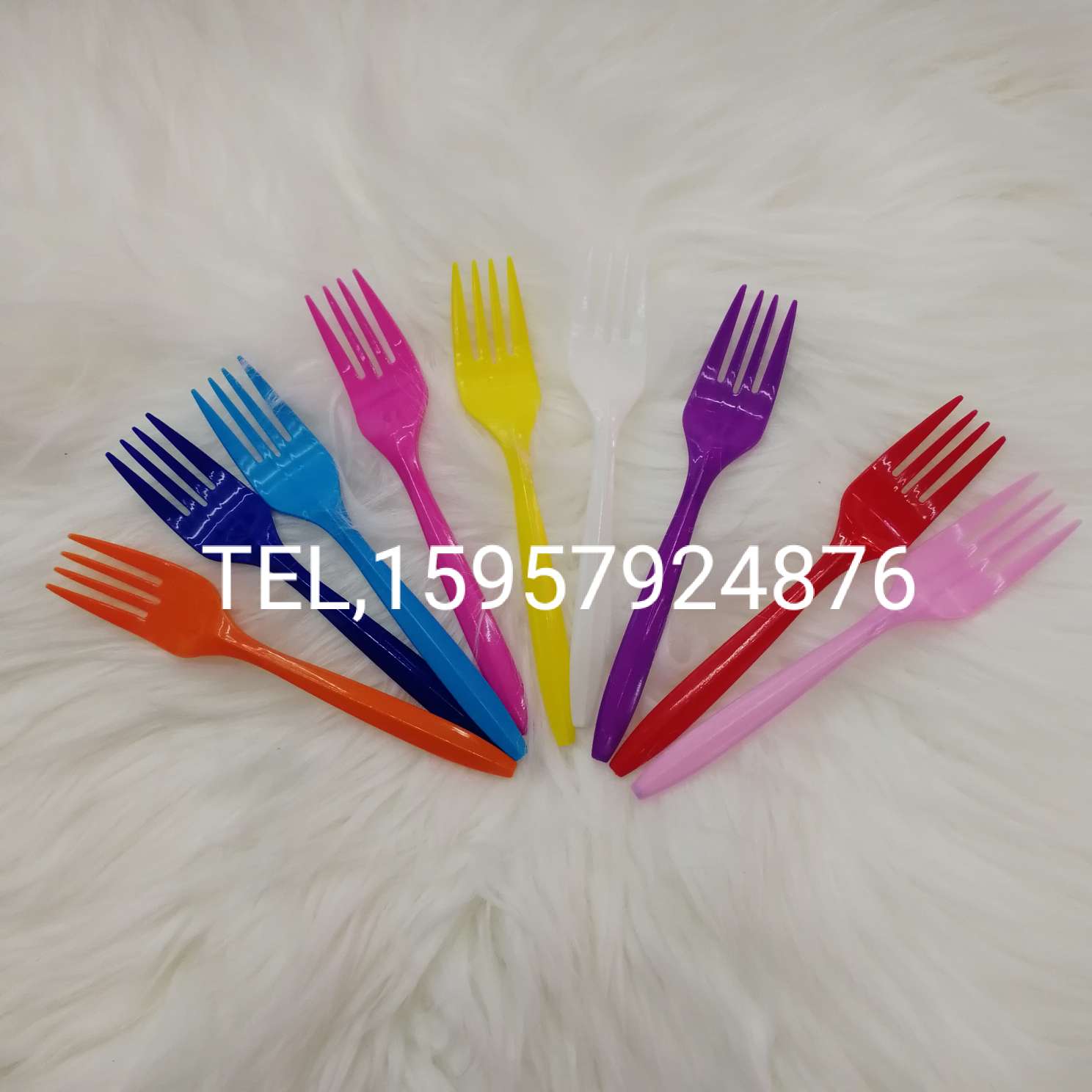 Disposable Color Knife, Fork And Spoon Party Party Home Can Be Mixed Color Application Scenario