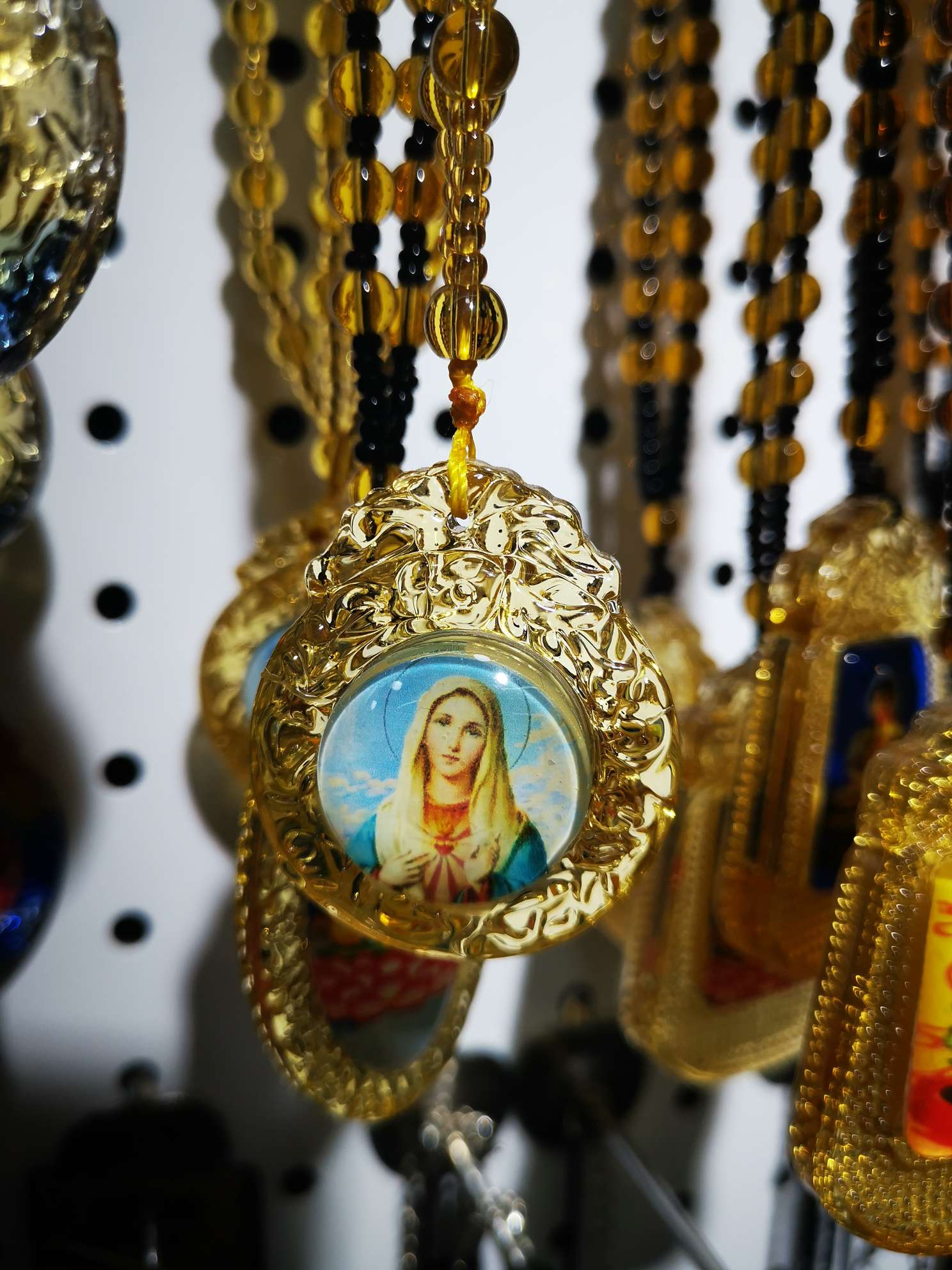 琉璃项链白底实物图