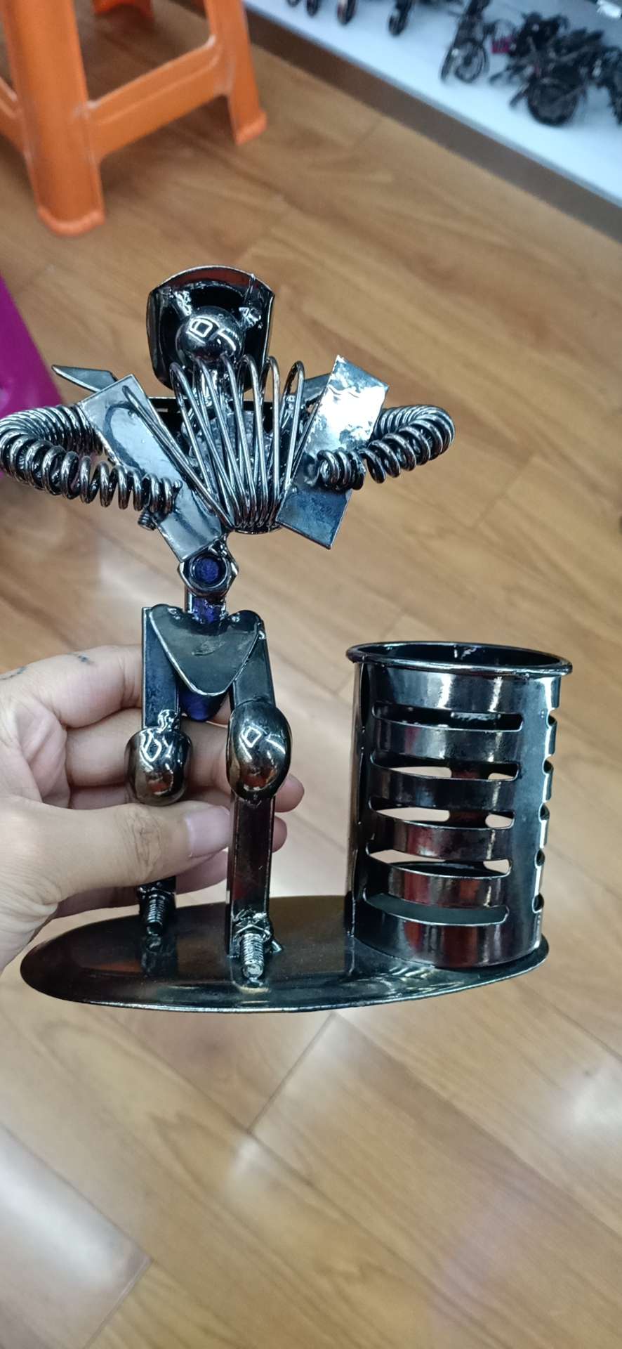 A114 Iron Man creative pen holder thumbnail