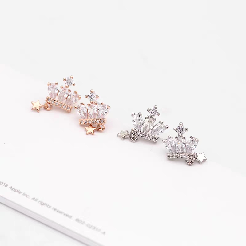 S925 plata aguja estrella colgante corona micro earrets mujer versátil pequeño fresco earpieces Application Scenario