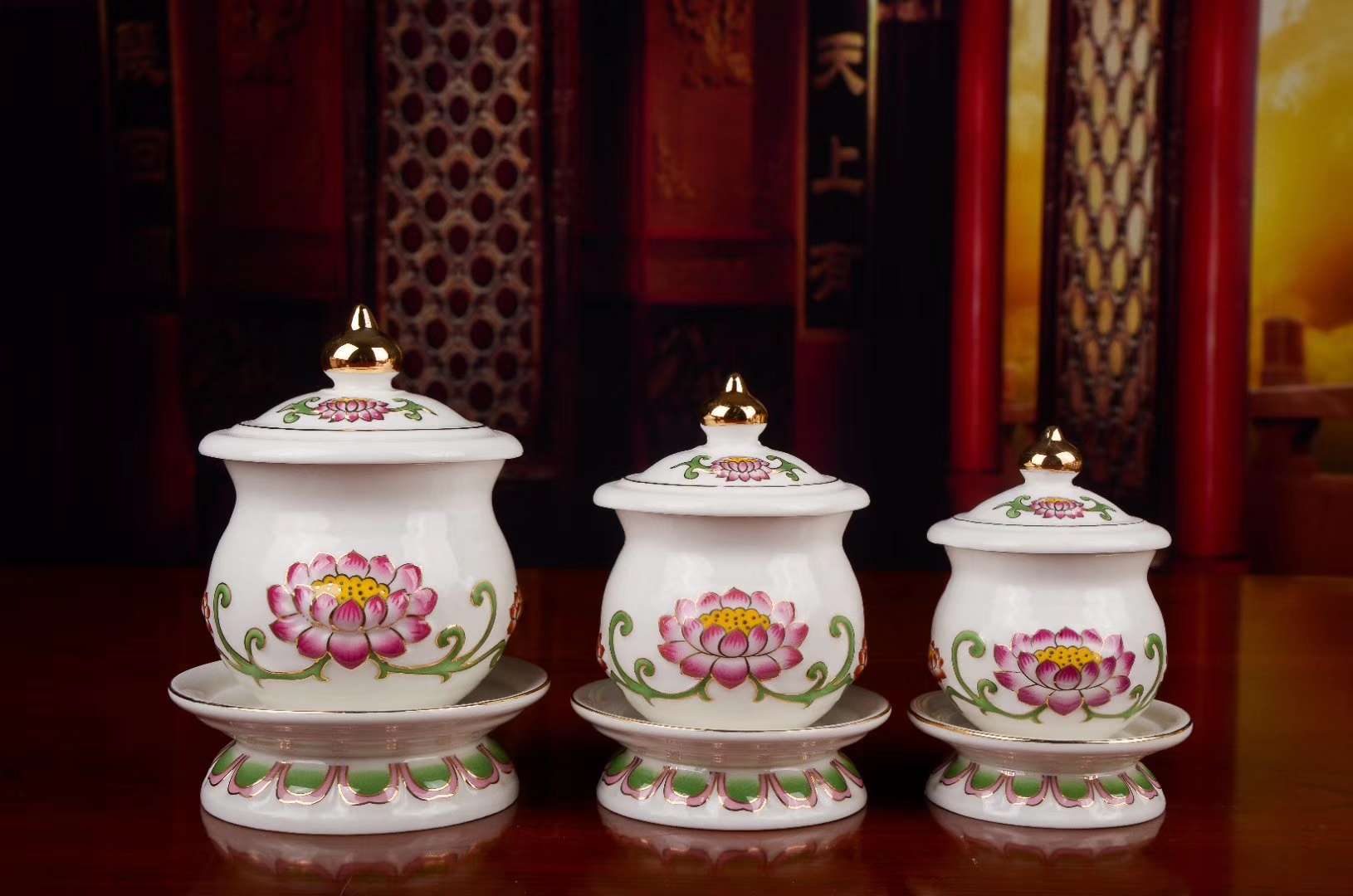 Auspicious Buddha statues A, small, medium and large cups with gilded color painting details Picture