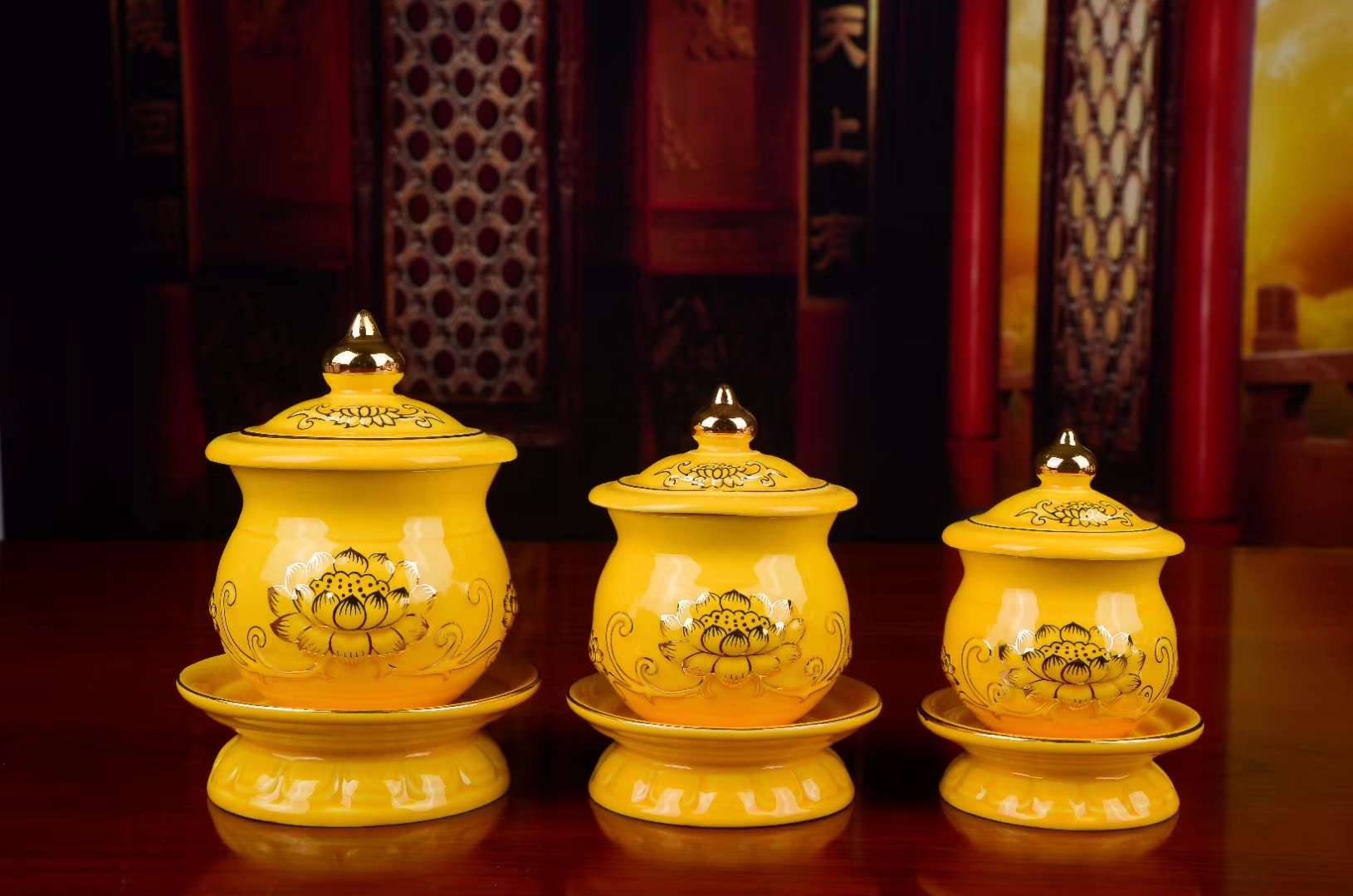 Xiangrui Buddha Utensils A Yellow gilded small, medium and large cups