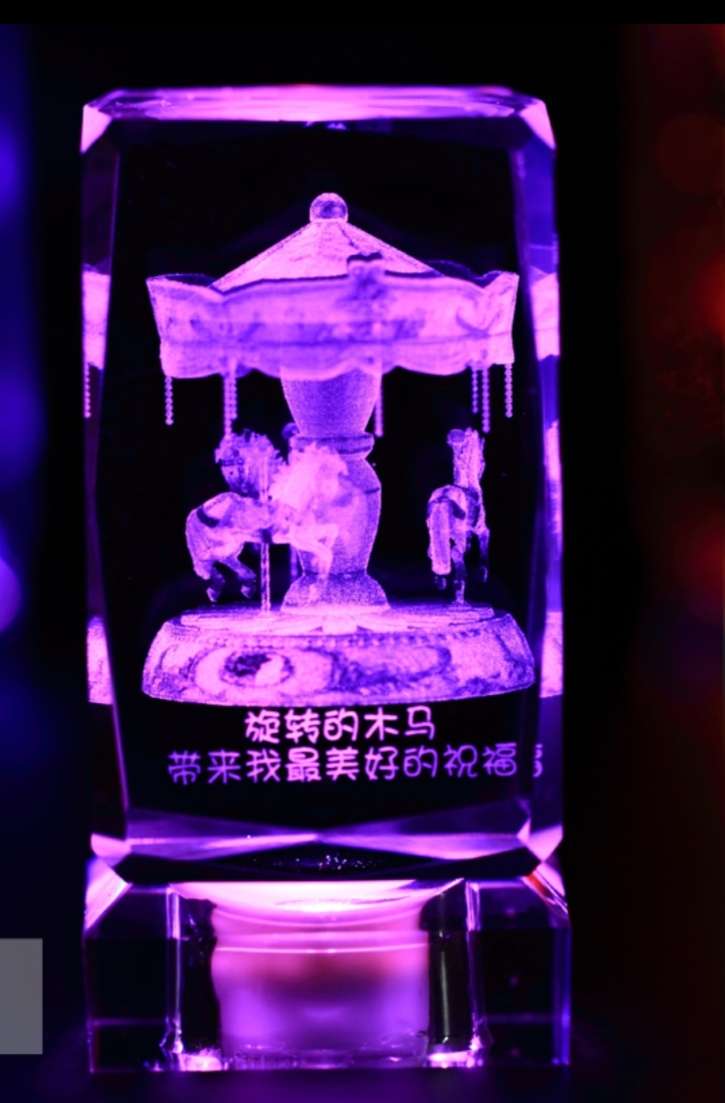 K9料5X5X8旋转木马加发光灯座，量大价议.
欢迎定购。