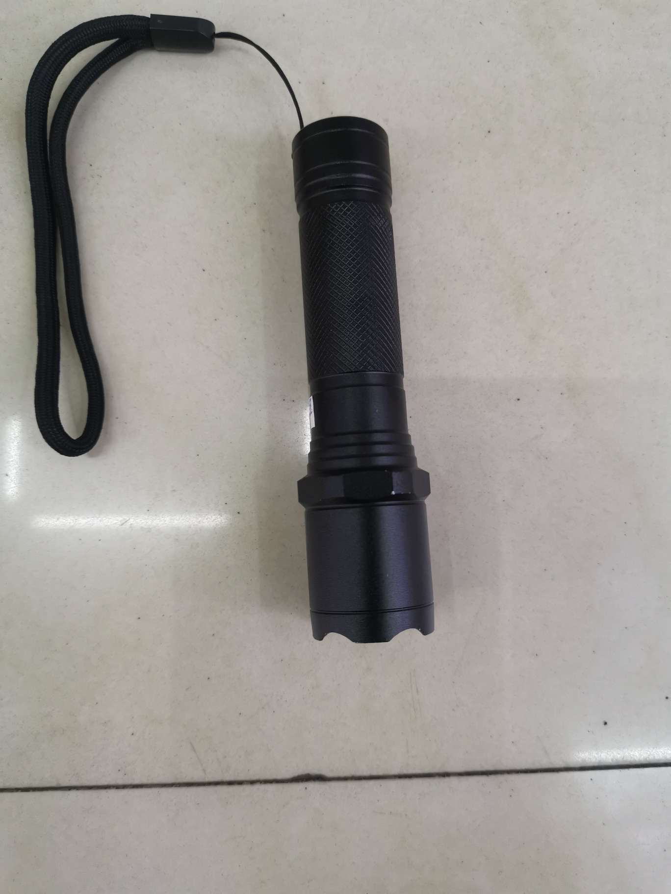 2020新款USB充电可输出充电宝功能便携手电筒细节图