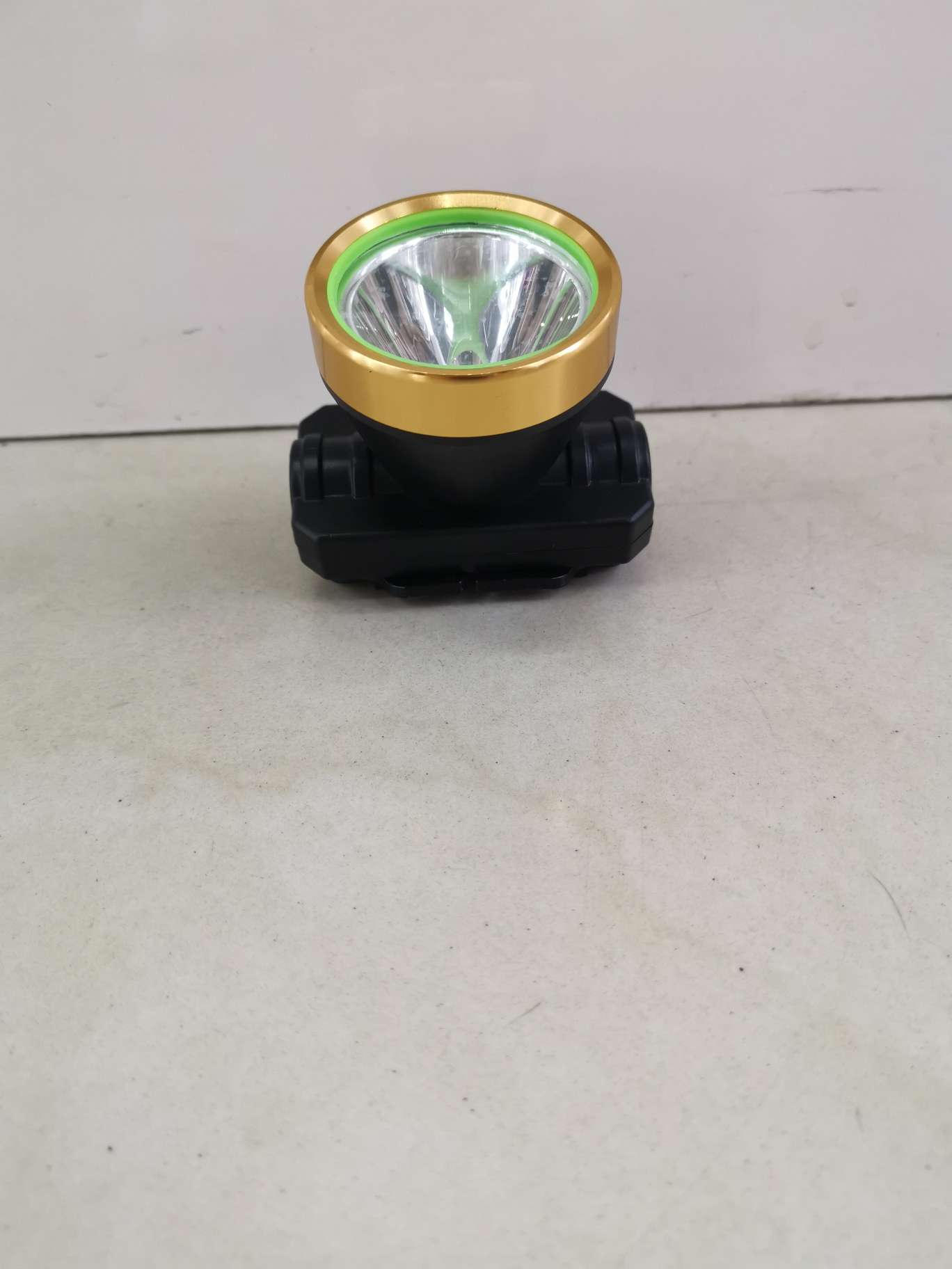 LED aluminum alloy rechargeable portable strong headlamp details Picture