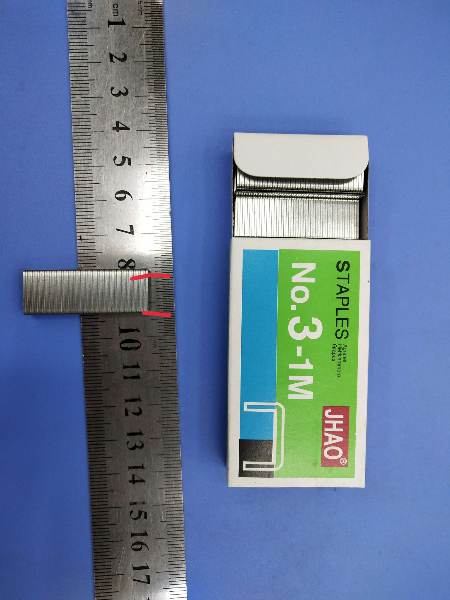 Green box binding staples 24/6, uniform staples