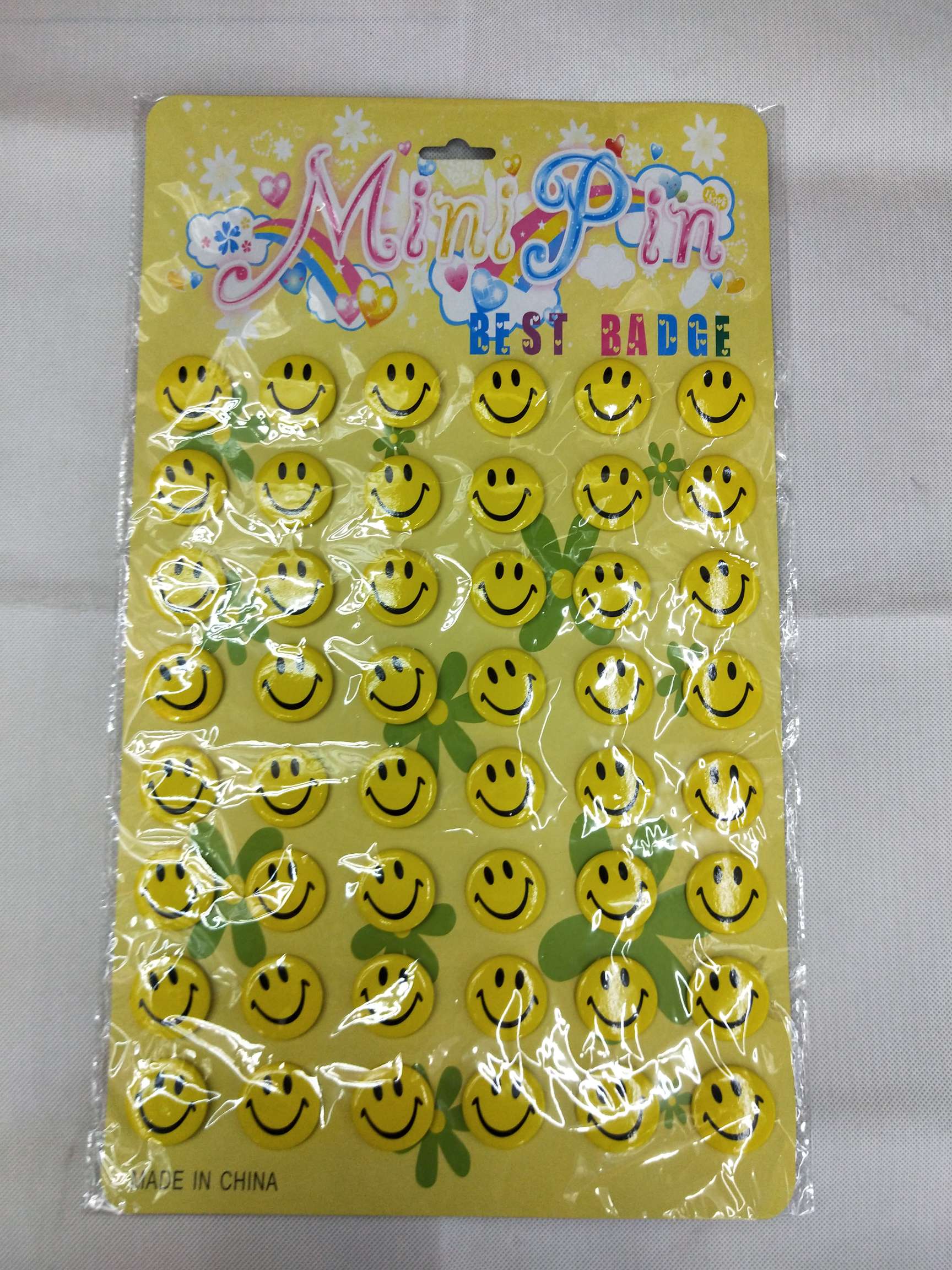 小的黑眼睛笑脸