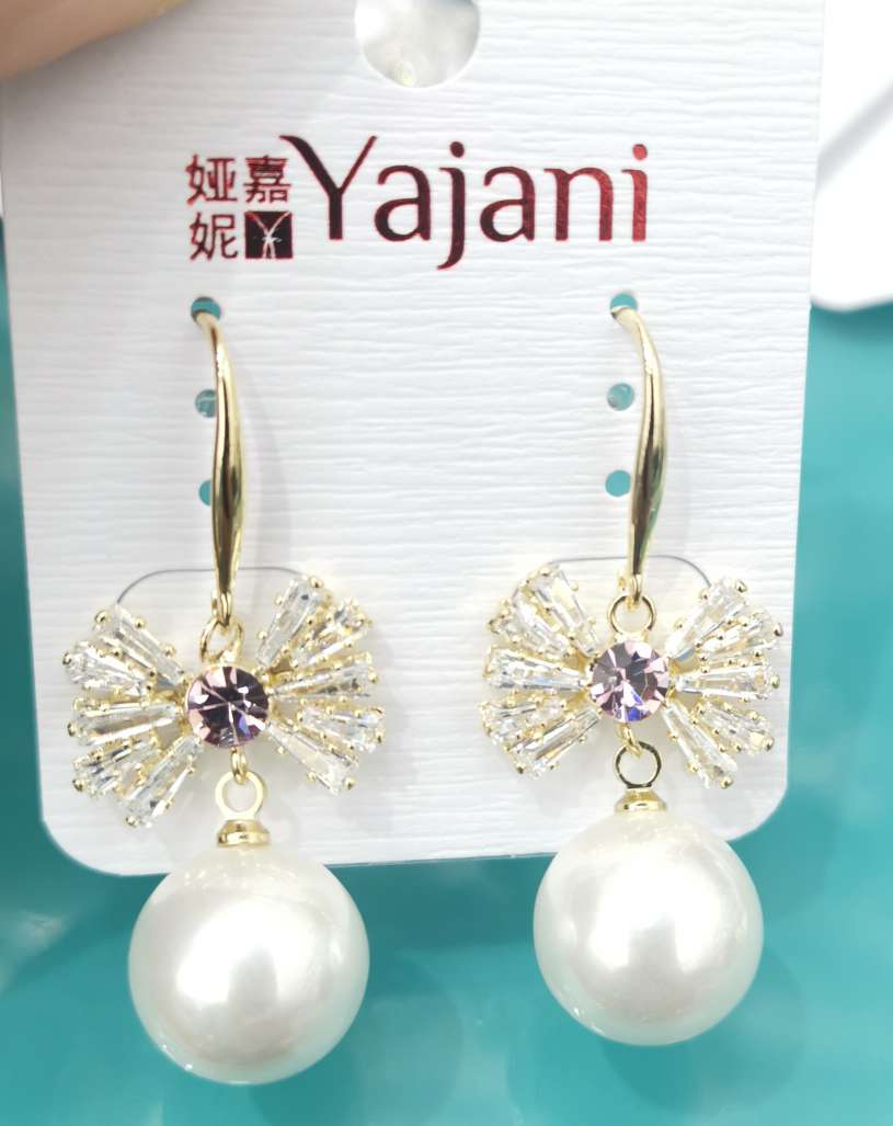 The pearl zircon earrings of the 2020 fashion earrings are allergy proof. Call or discuss