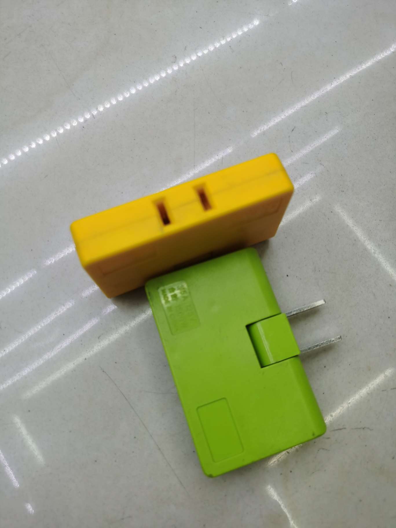 国内一拖三插头产品图