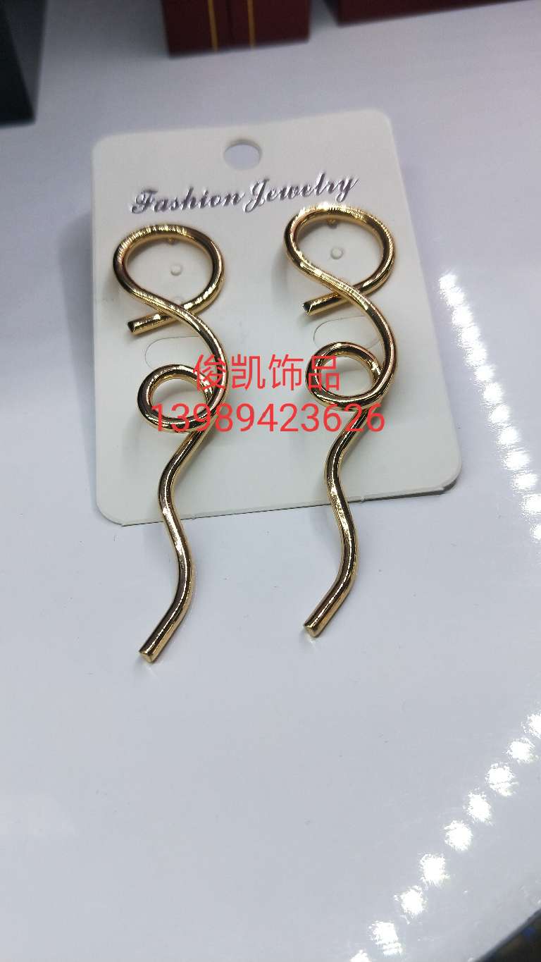 European and American fashion trends distort wire earrings manufacturers direct thumbnail