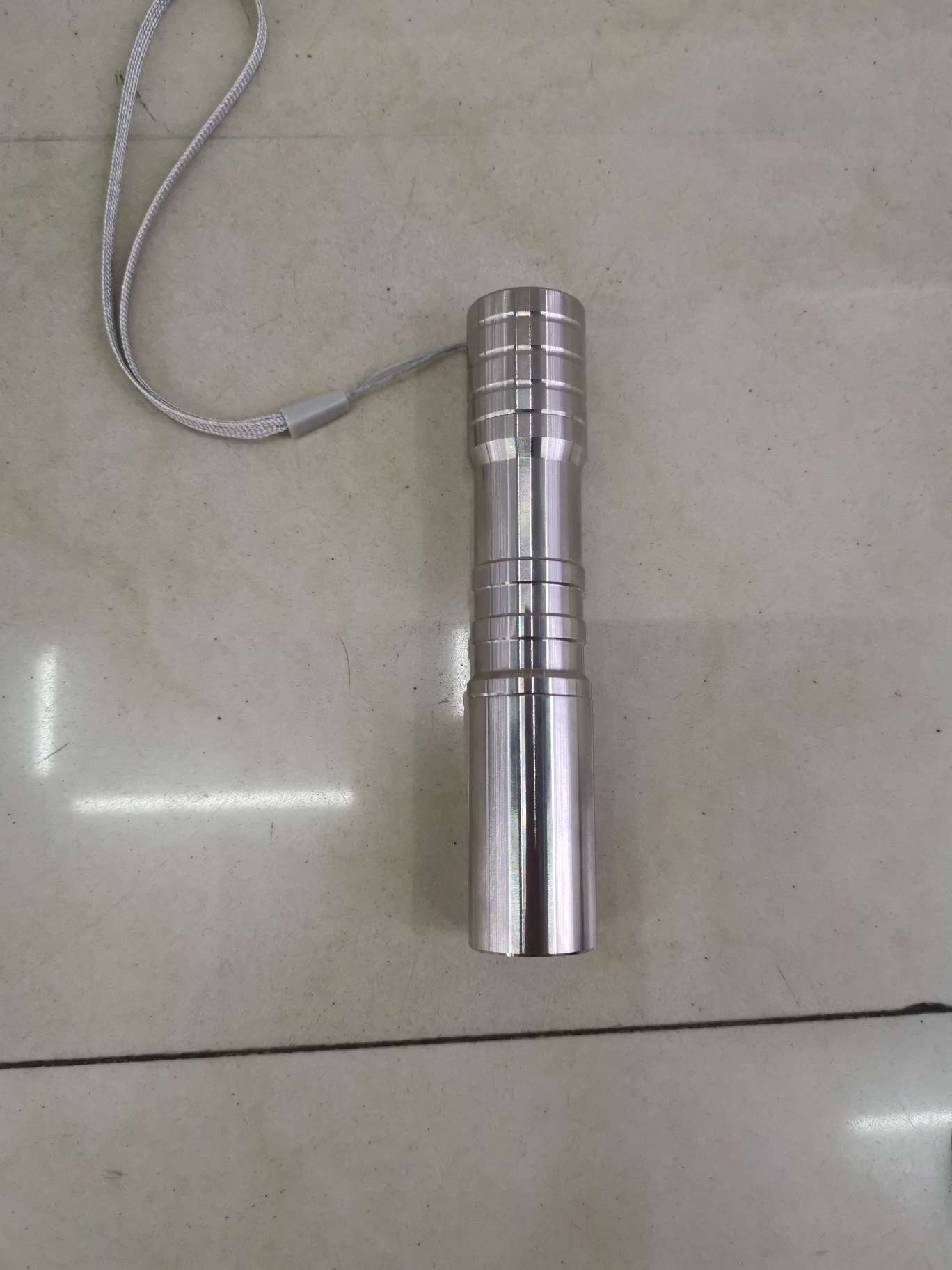 High-quality stainless steel high-intensity rechargeable flashlight details Picture
