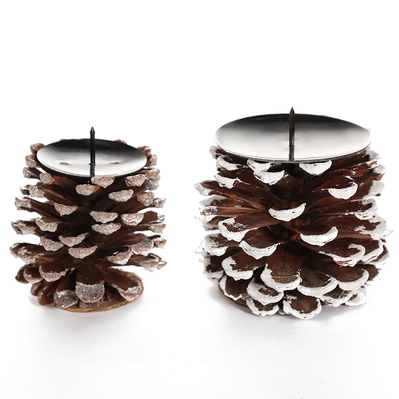 Natural pinecone candlesticks are selling well in foreign trade