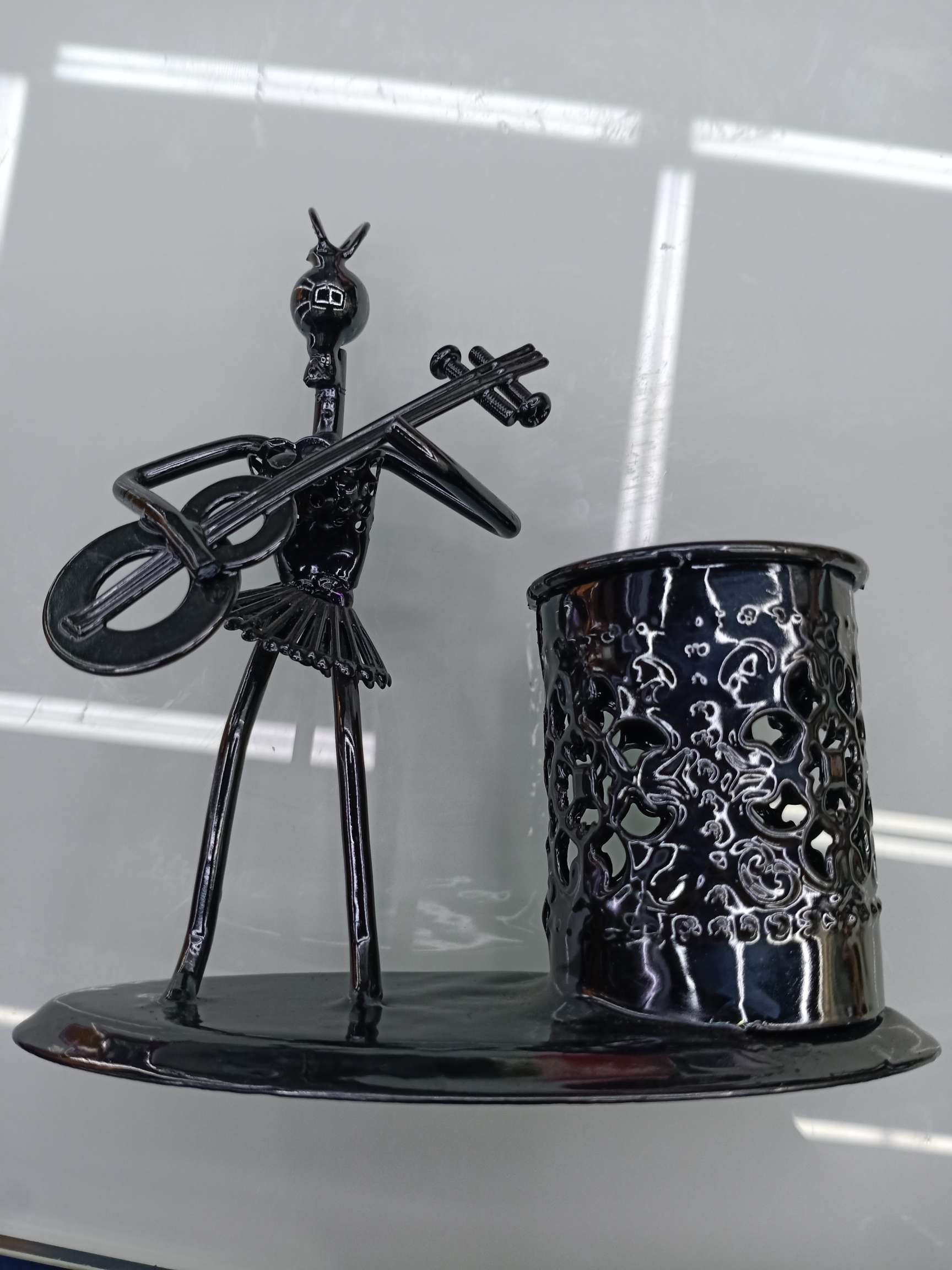 Iron woman pen holder