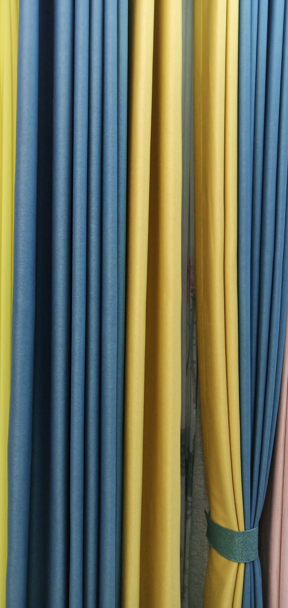 1300 grams of fully blackout linen curtain fabric details Picture