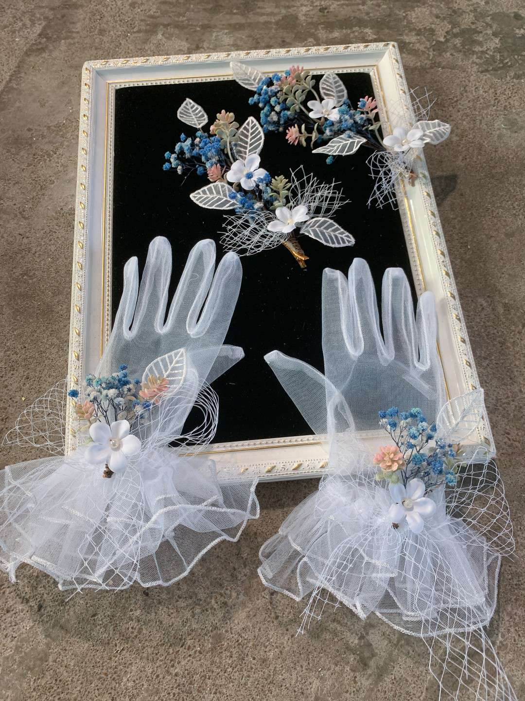 Fascinator gloves in dreamy blue thumbnail